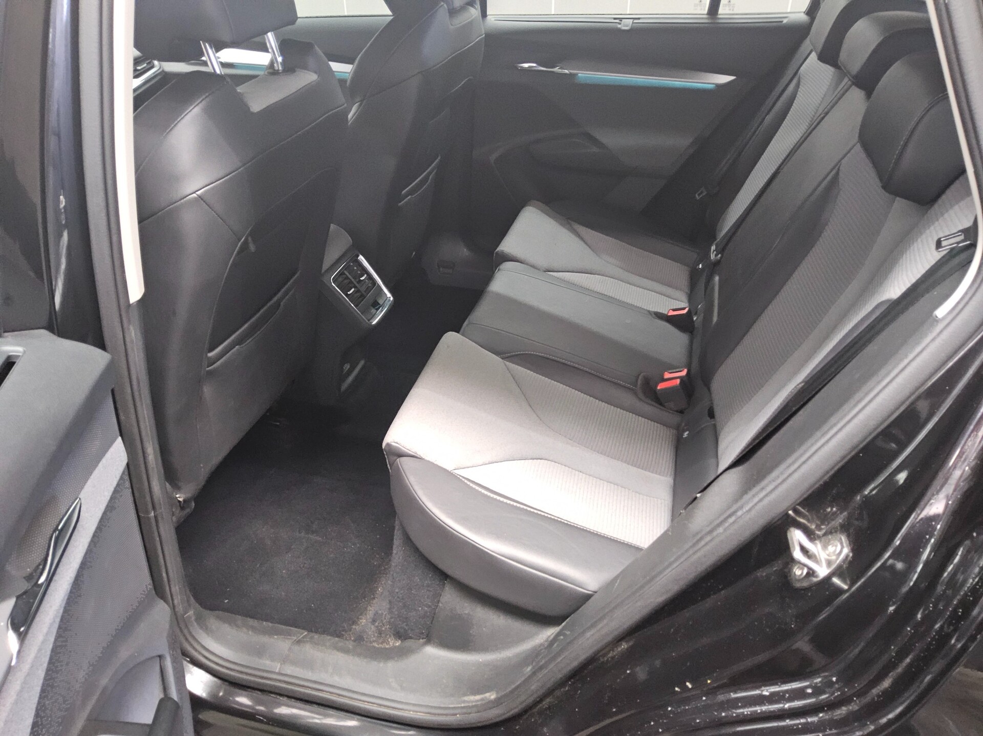 Skoda Enyaq iV 60 Loft Navi LED Virtual RFK ACC 13