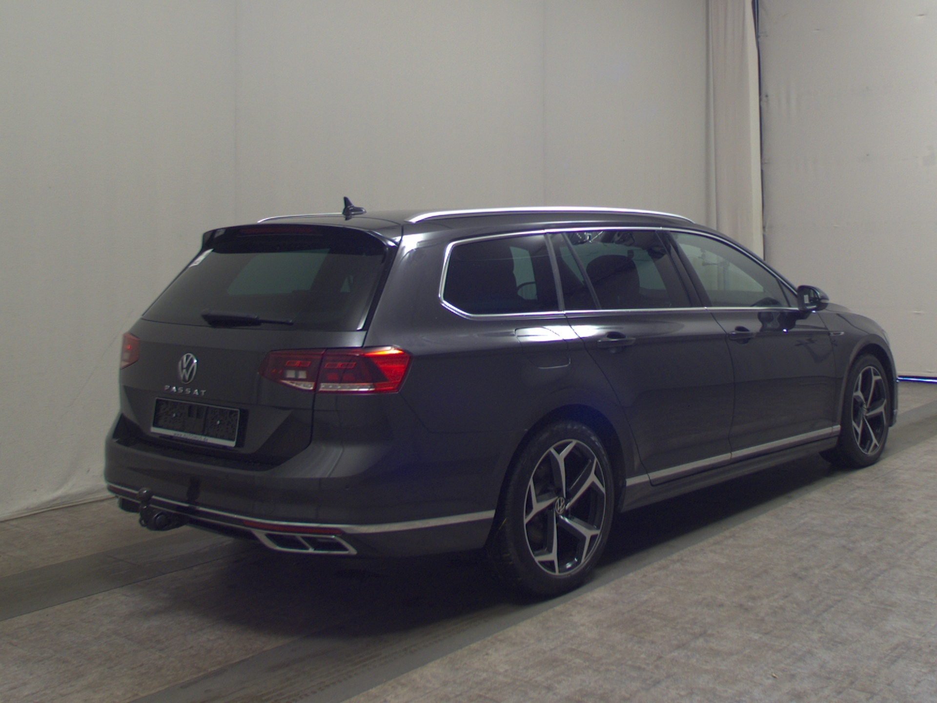Volkswagen Passat Var. 2.0 TDI R-Line Navi LED AID H/K AHK 4