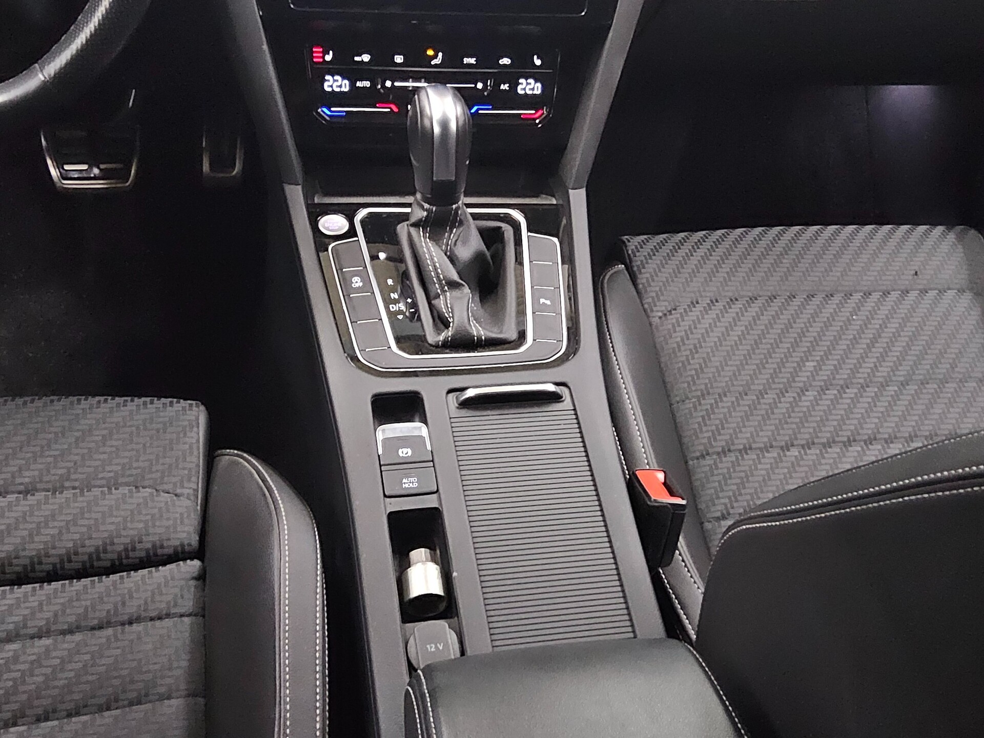 Volkswagen Passat Var. 2.0 TDI R-Line Navi LED AID H/K AHK 6
