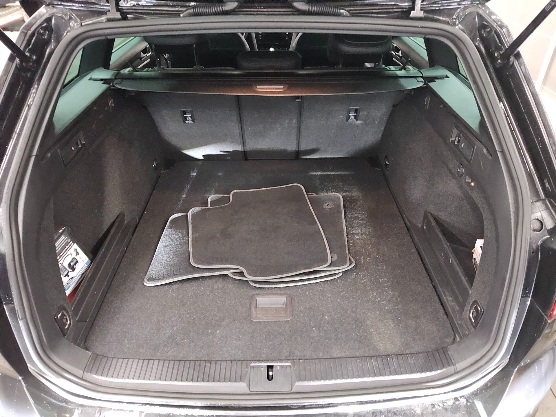 Volkswagen Passat Var. 2.0 TDI R-Line Navi LED AID H/K AHK 13