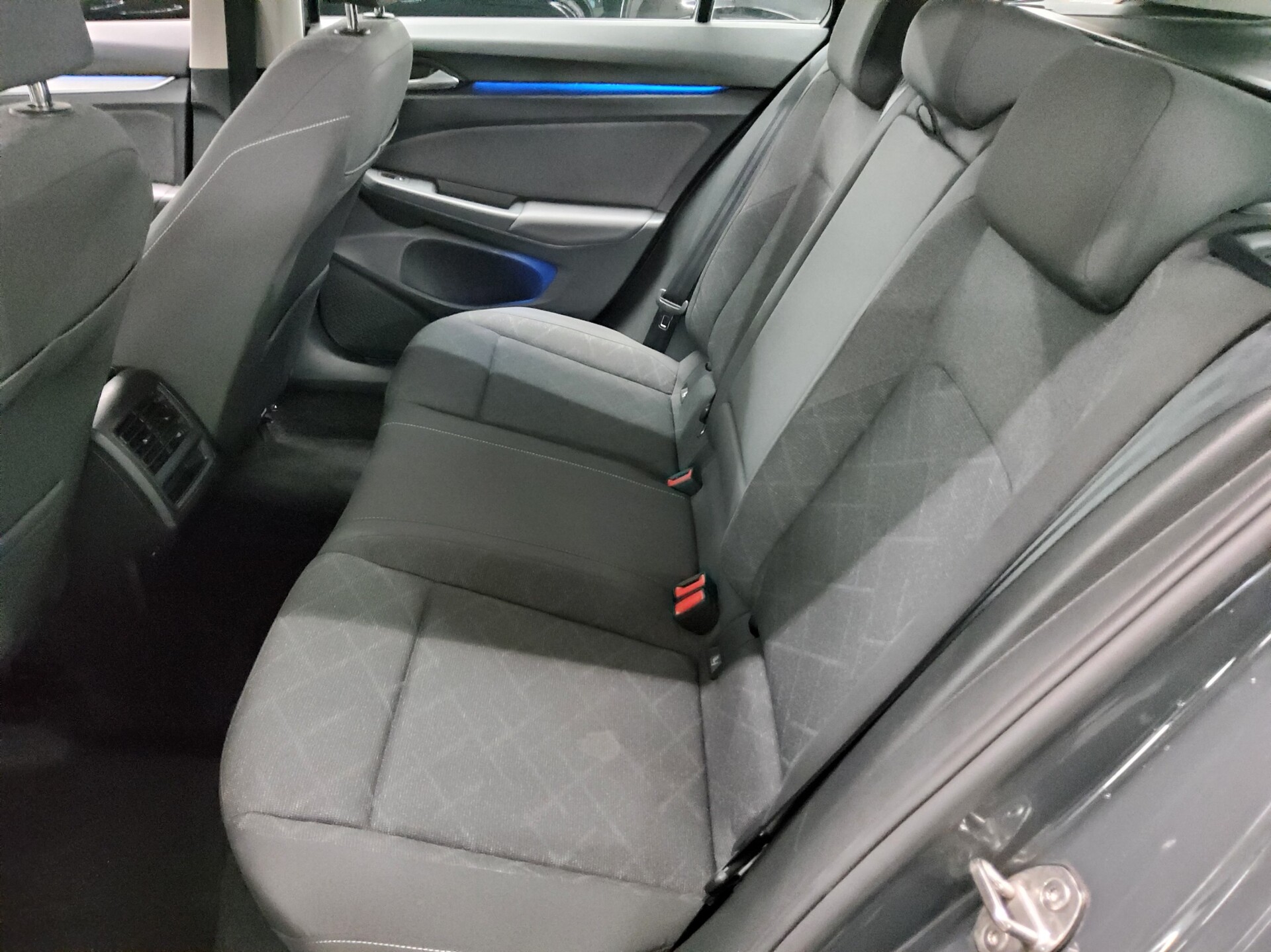 Volkswagen Golf-8 Var. 2.0 TDI Life Navi LED DC ACC SHZ 13