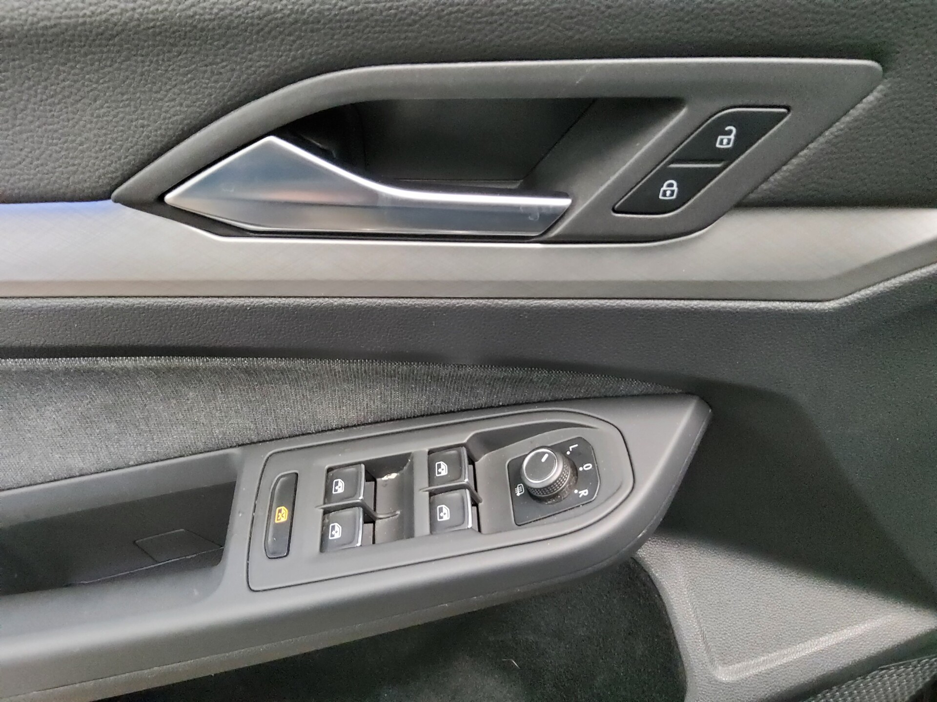 Volkswagen Golf-8 Var. 2.0 TDI Life Navi LED DC ACC SHZ 10