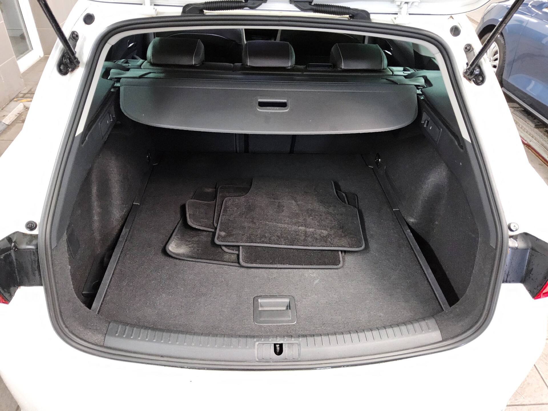 Seat Leon Sportstourer 2.0 TDI Xcellence Navi LED vc 12