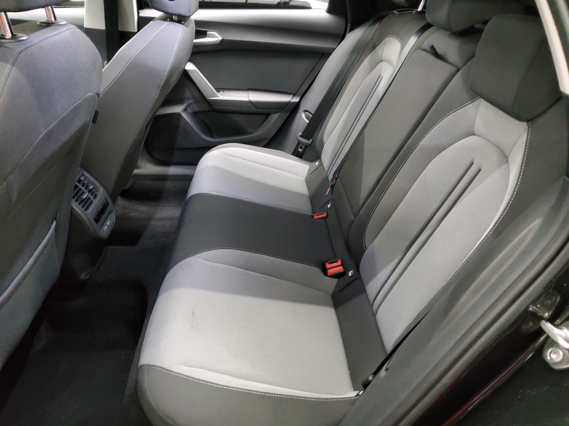 Seat Leon Sportstourer 2.0 TDI Style Navi LED vc RfK 13