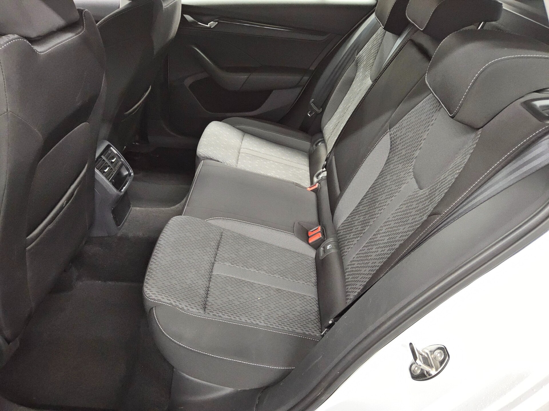 Skoda Octavia Kombi 2.0 TDI Ambition Navi LED Virtual 13