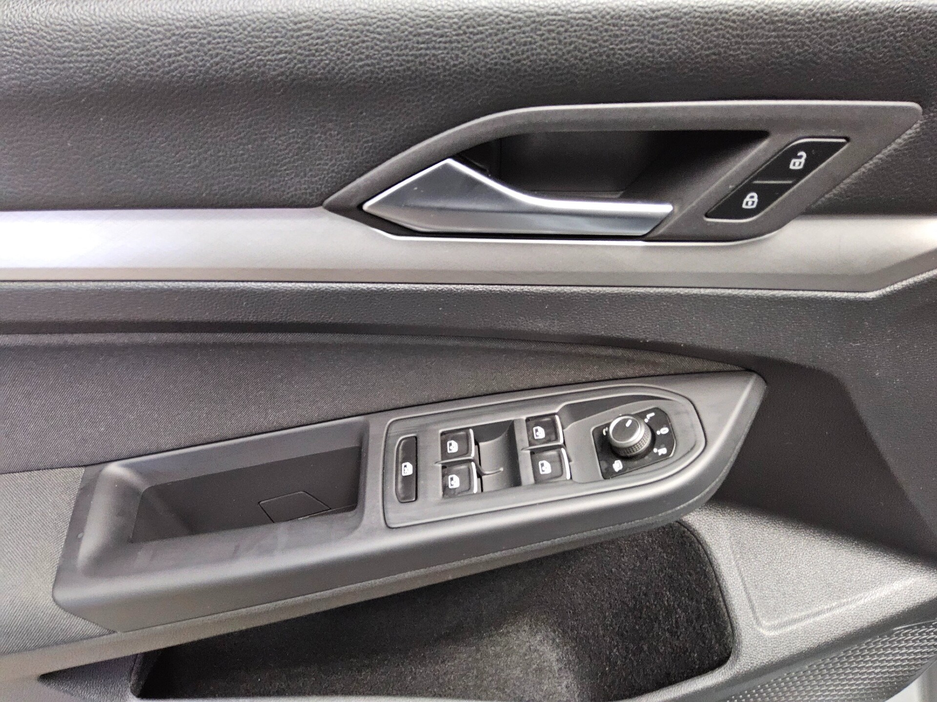 Volkswagen Golf-8 Var. 2.0 TDI Life Navi LED DC ACC PDC Shz 10