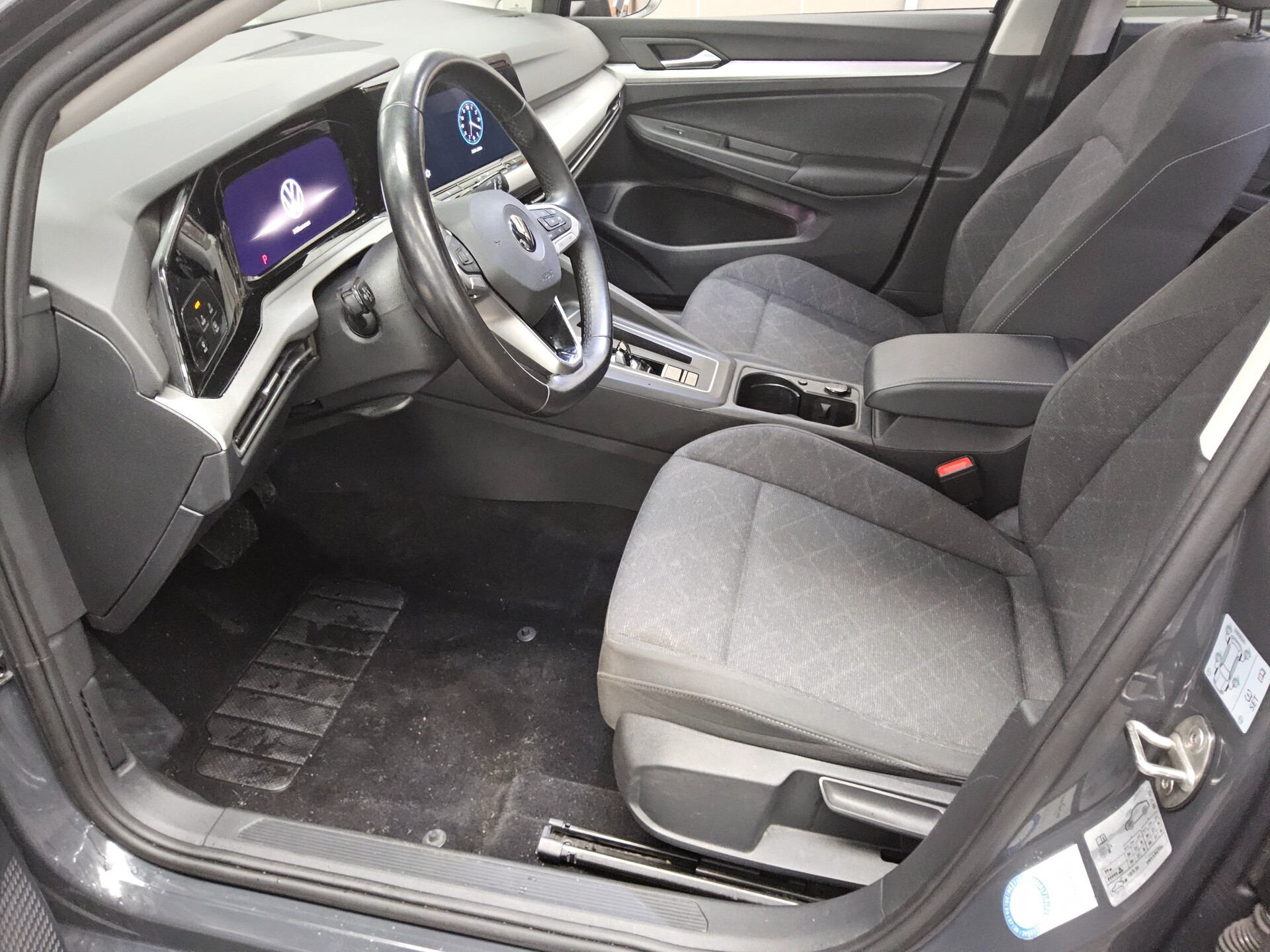 Volkswagen Golf-8 Var. 2.0 TDI Life Navi LED AID AHK ACC 9