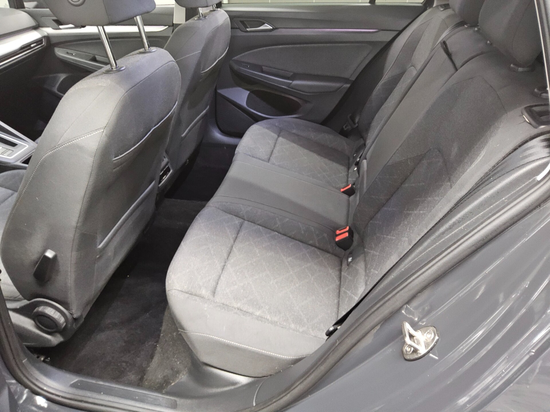 Volkswagen Golf-8 Var. 2.0 TDI Life Navi LED AID AHK ACC 13