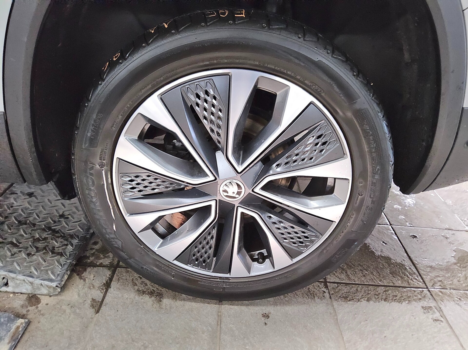 Skoda Kodiaq 2.0 TDI Tour Navi LED Virtual RFK AHK ACC 11