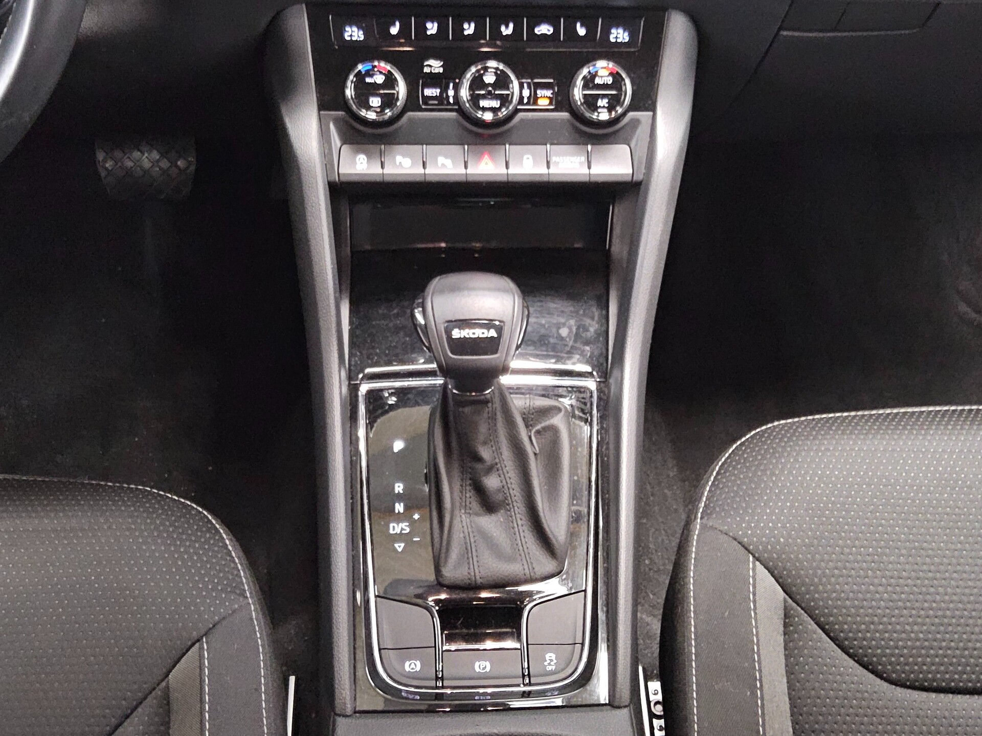 Skoda Kodiaq 2.0 TDI Tour Navi LED Virtual RFK AHK ACC 6