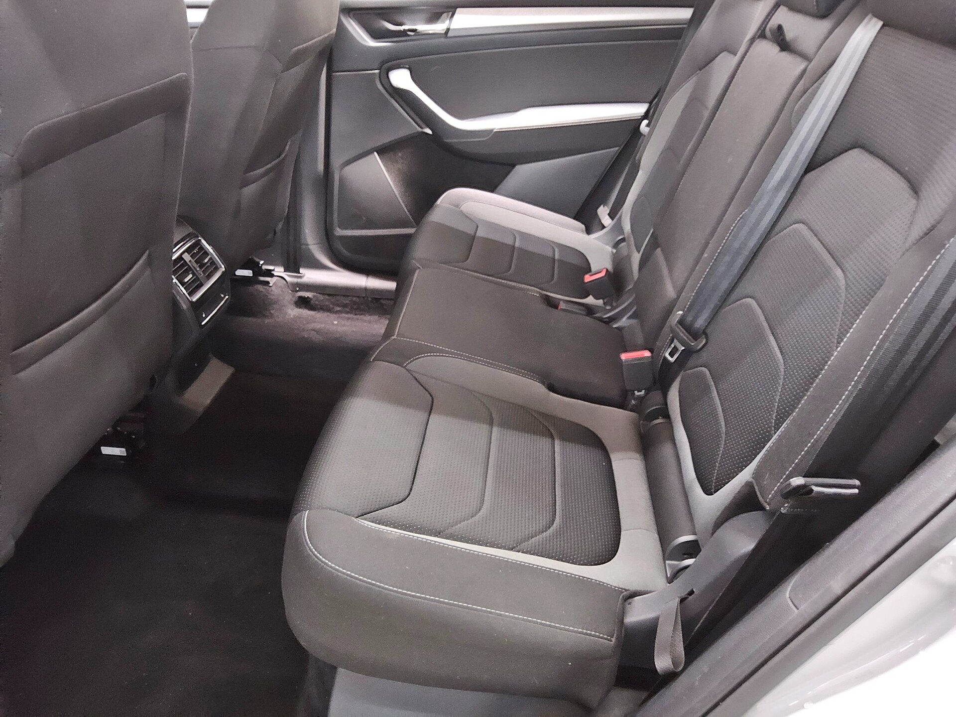 Skoda Kodiaq 2.0 TDI Tour Navi LED Virtual RFK AHK ACC 13