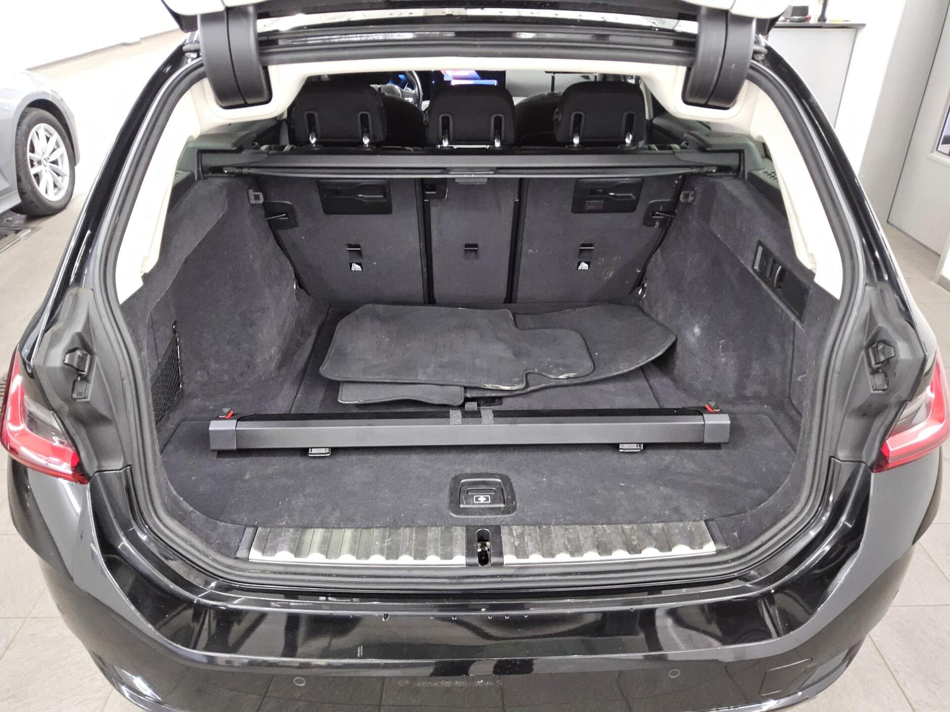 BMW 320dA Touring Navi LED Curved Kamera SHZ 12