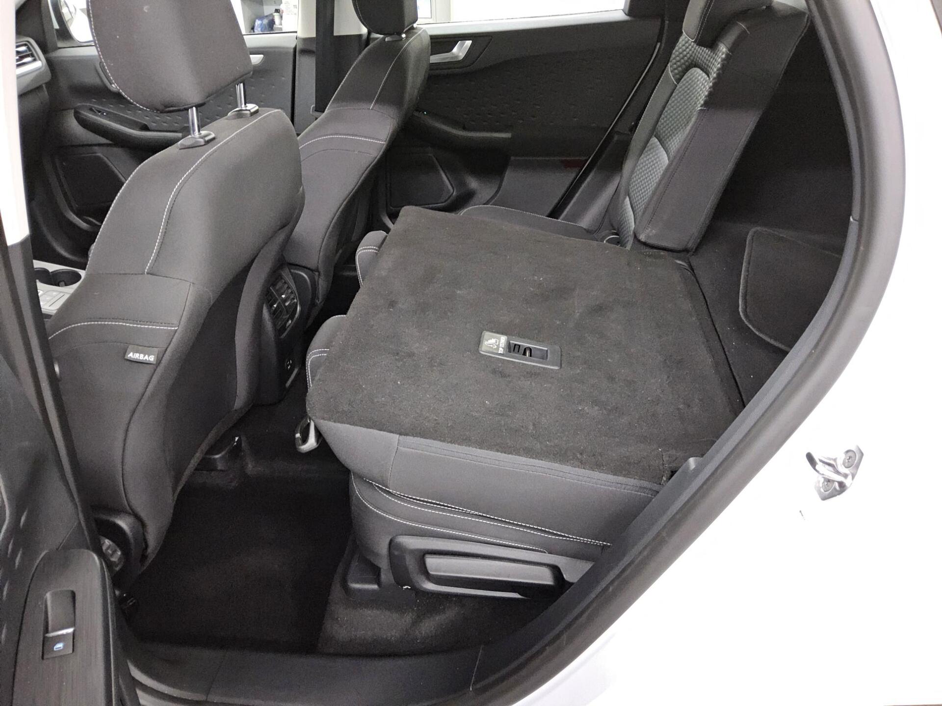 Ford Kuga 2.0 EB Cool&Connect Nav PDC WSS beheizt AHK 12