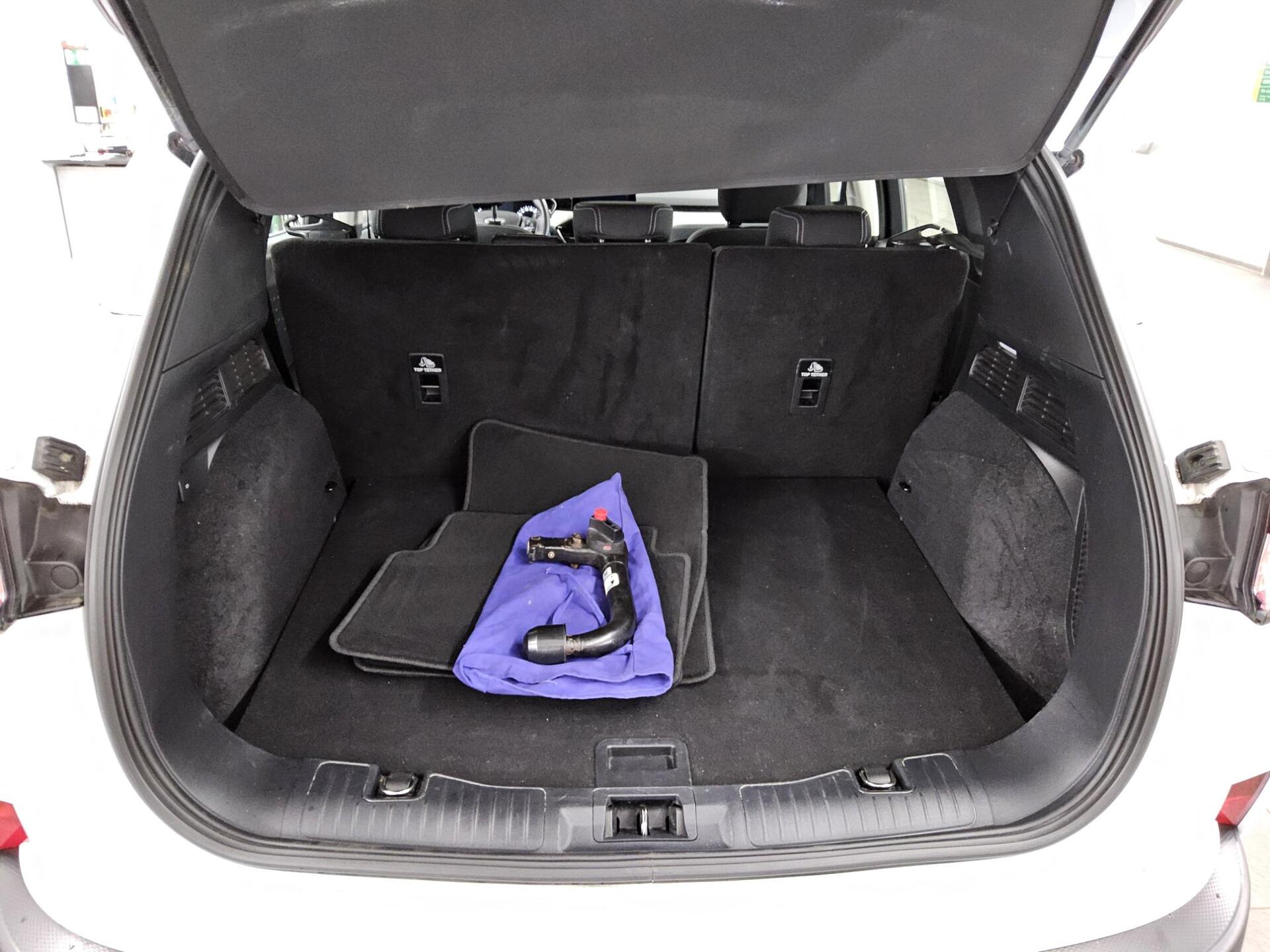 Ford Kuga 2.0 EB Cool&Connect Nav PDC WSS beheizt AHK 11