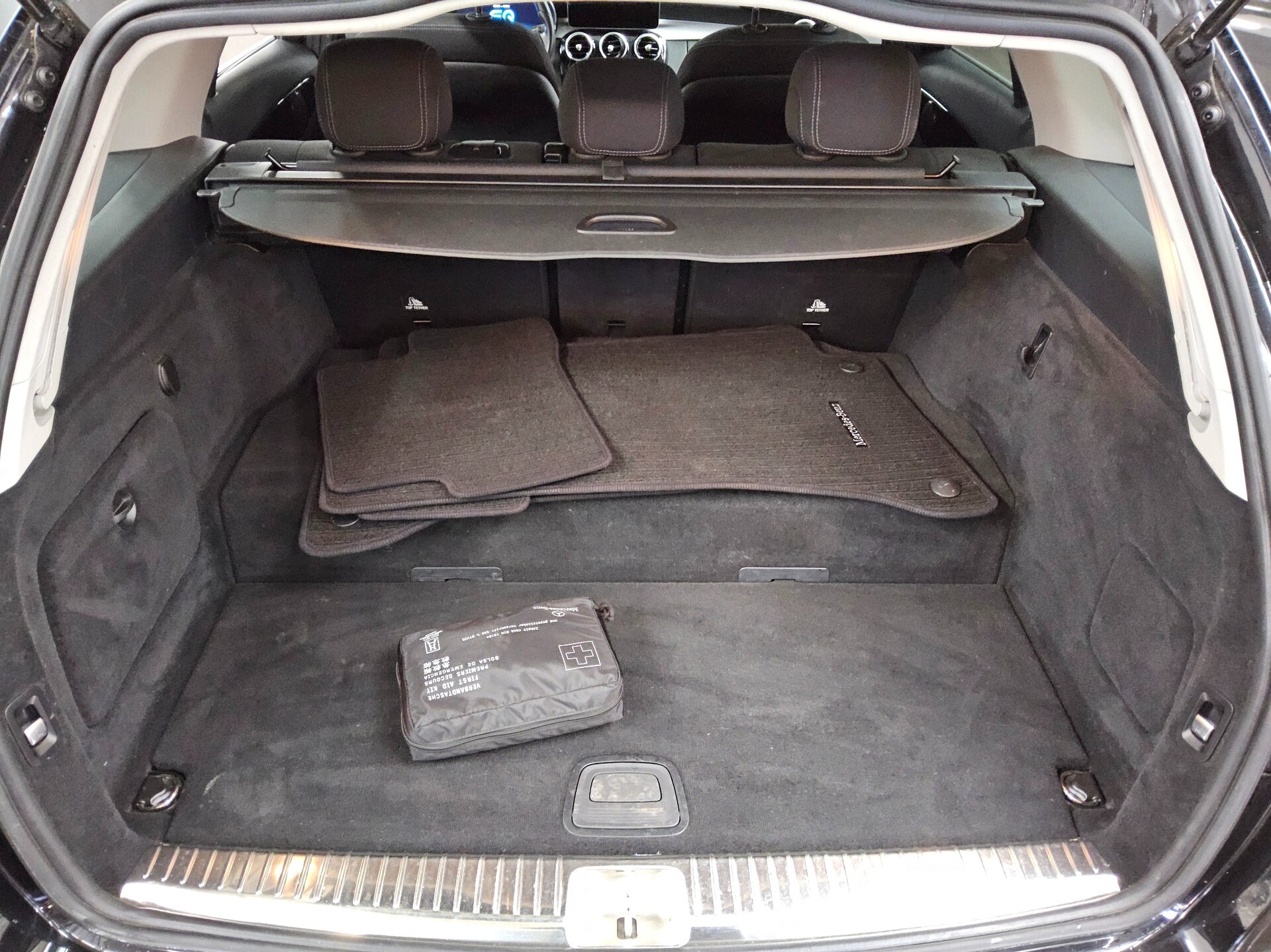 Mercedes-Benz C 300 T de Navi LED Widescreen Kamera SHZ 12