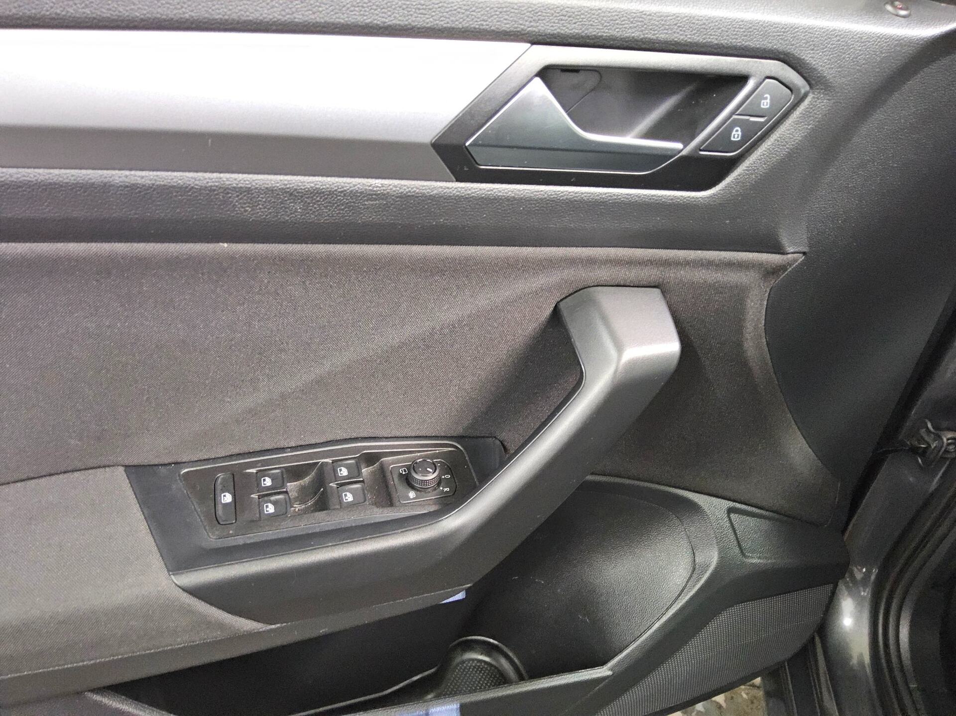 Volkswagen T-Roc 1.0 TSI Life LED DC PDC SHZ DAB+ 10