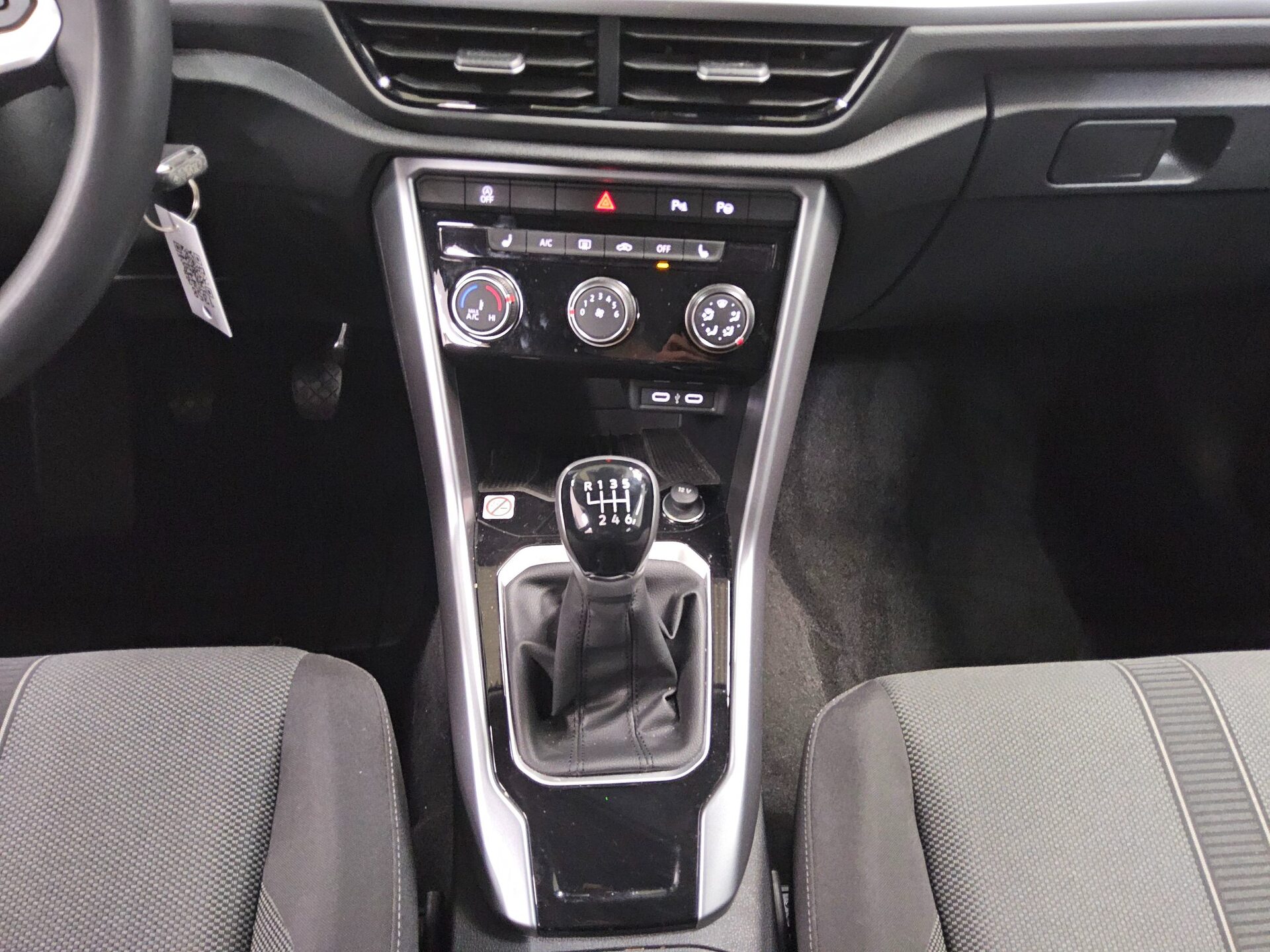 Volkswagen T-Roc 1.0 TSI Life LED DC PDC Shz DAB+ 6