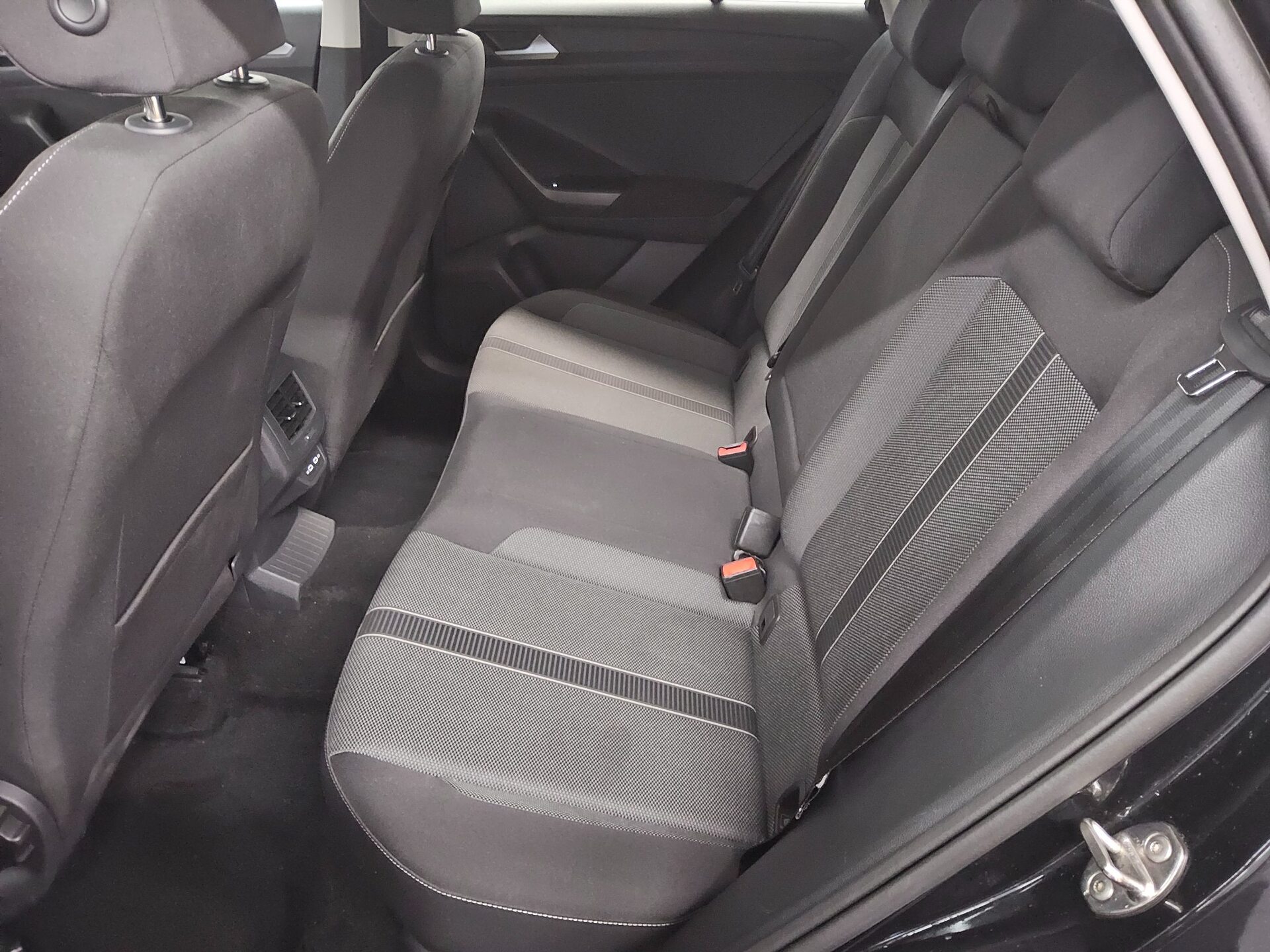 Volkswagen T-Roc 1.0 TSI Life LED DC PDC Shz DAB+ 13