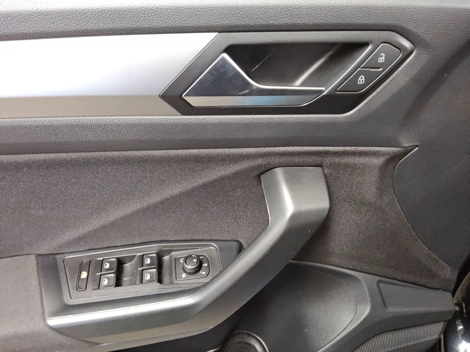 Volkswagen T-Roc 1.0 TSI Life LED DC PDC Shz BT DAB 10