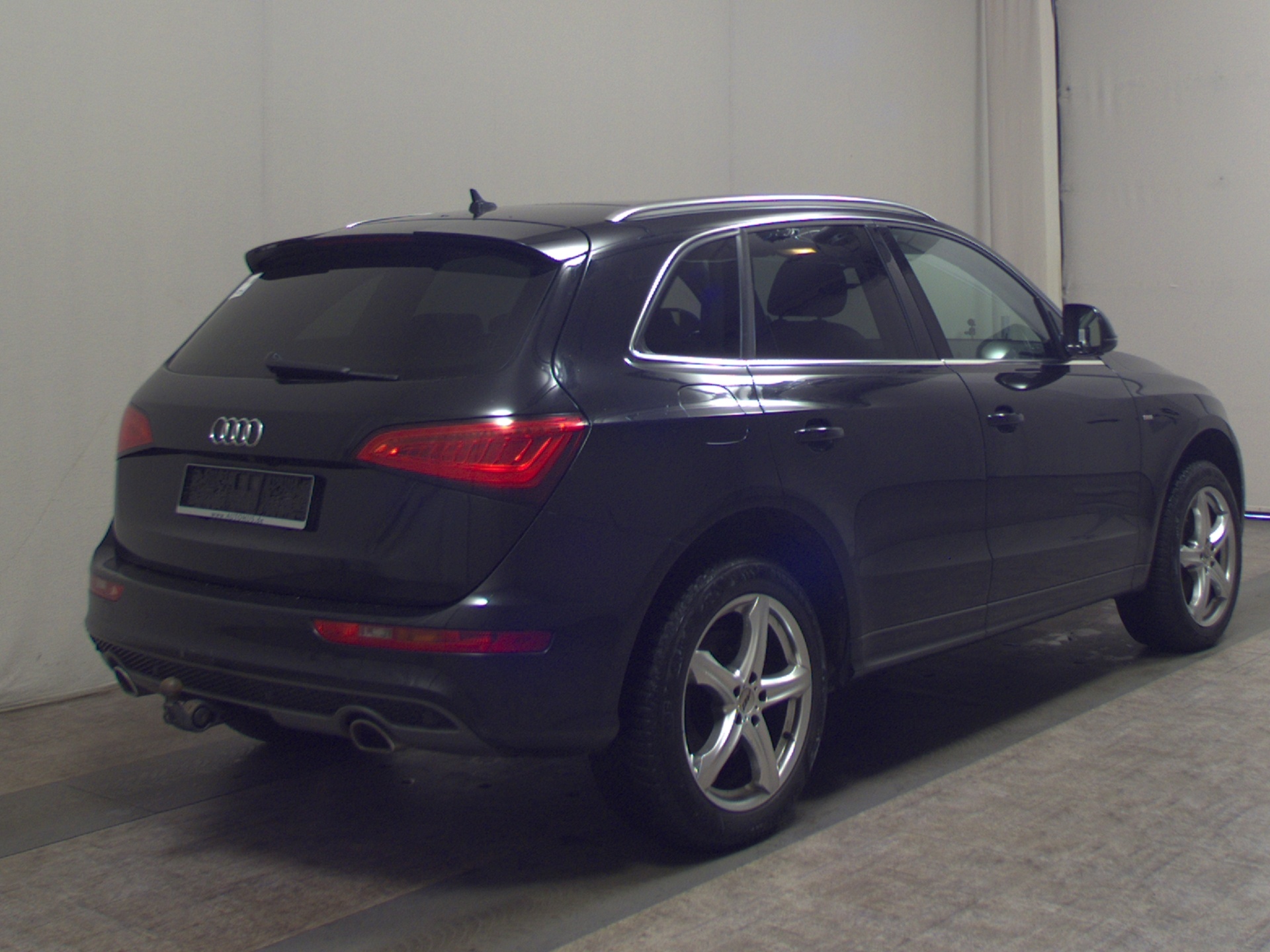 Audi Q5 3.0 TDI Qu. S-Line Navi Pano B&O RFK HU 04/27 4