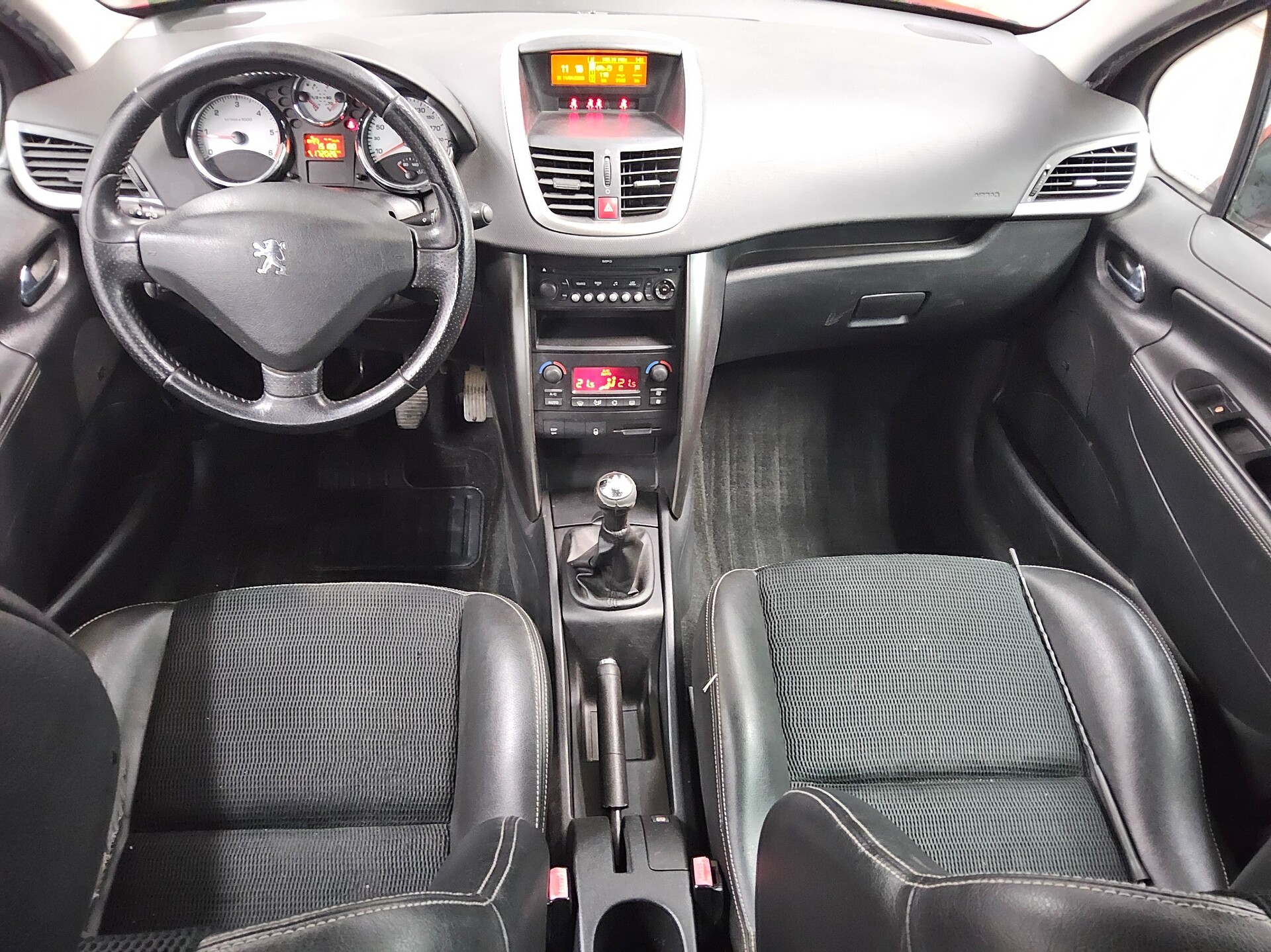 Peugeot 207 1.6 HDi FAP T-Leder Sound Pano Shz Tempomat 5