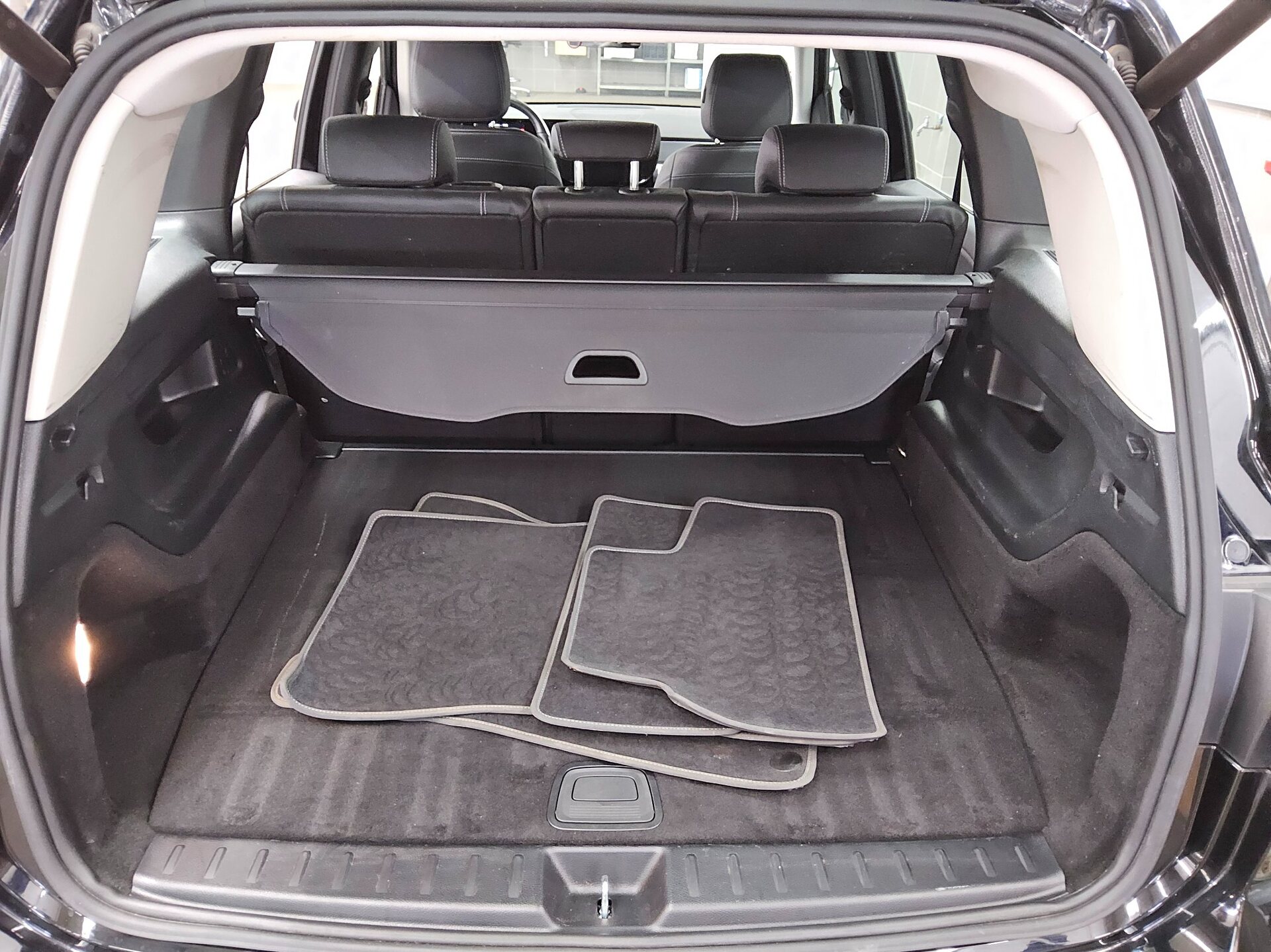 Mercedes-Benz GLB 200 d Style T-Leder Navi LED StHzg RfK MBUX 12