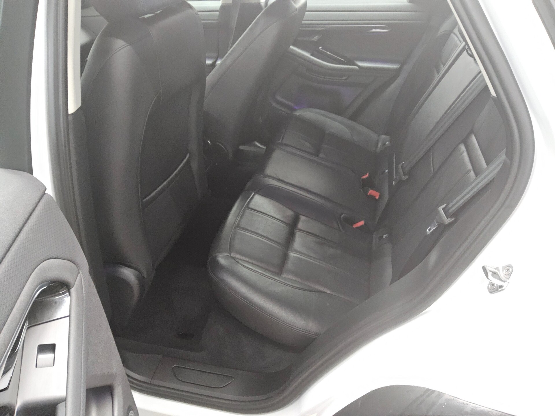 Land Rover Range Rover Evoque 1.5 P300e Hybrid Navi LED RFK 12