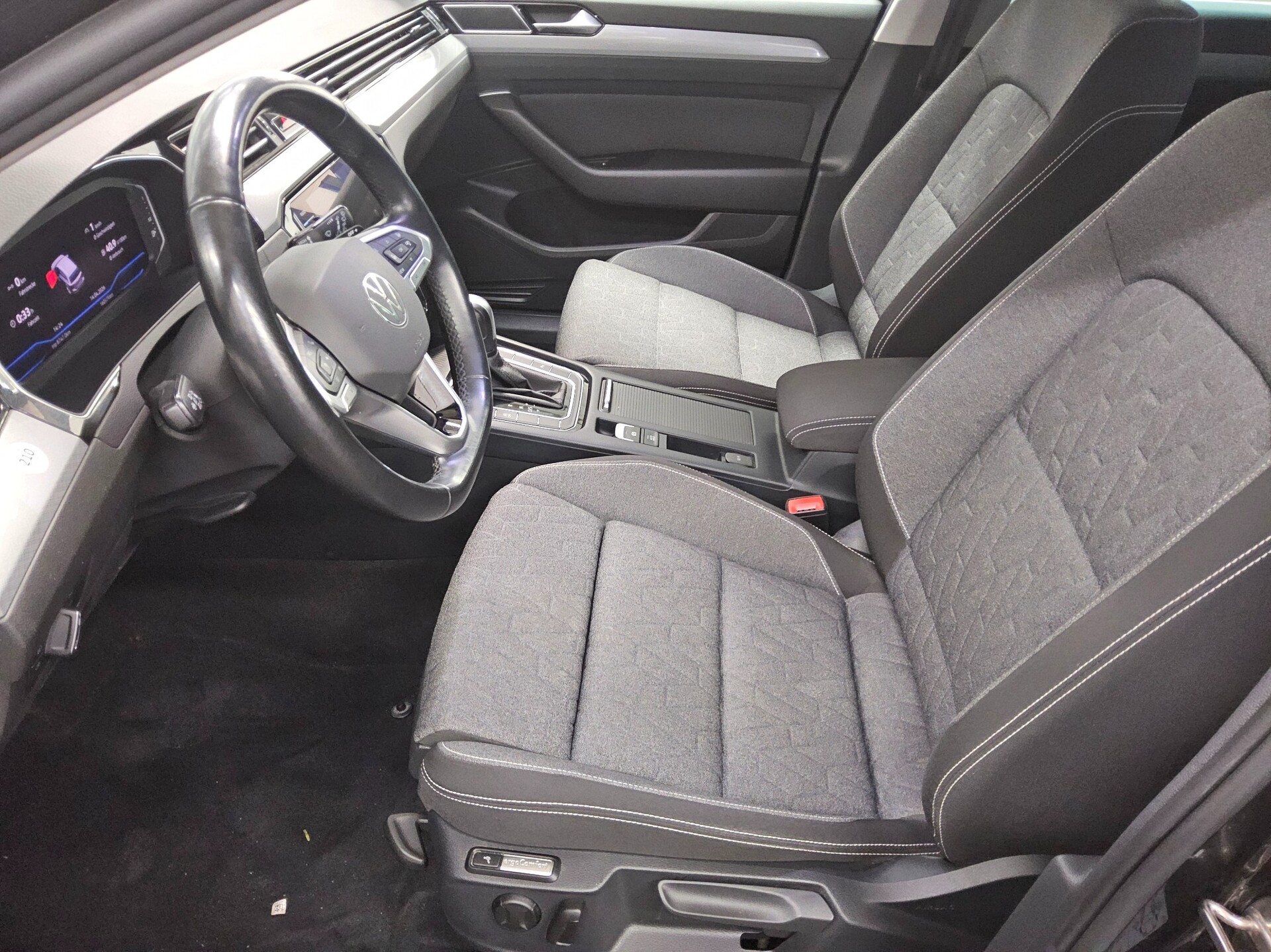 Volkswagen Passat Var. 2.0 TDI Business Navi LED AID 9