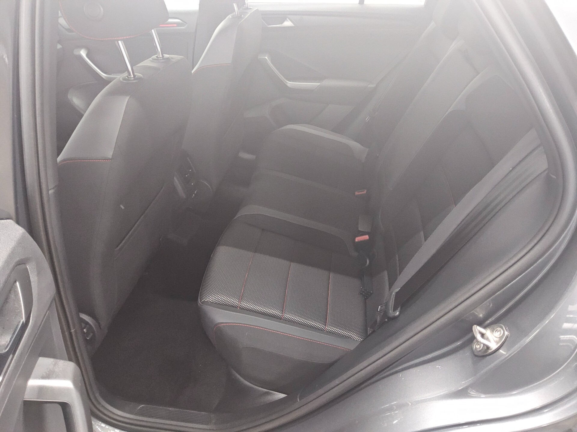 Volkswagen T-Roc 1.5 TSI Sport T-Leder Navi AHK ACC PDC 12