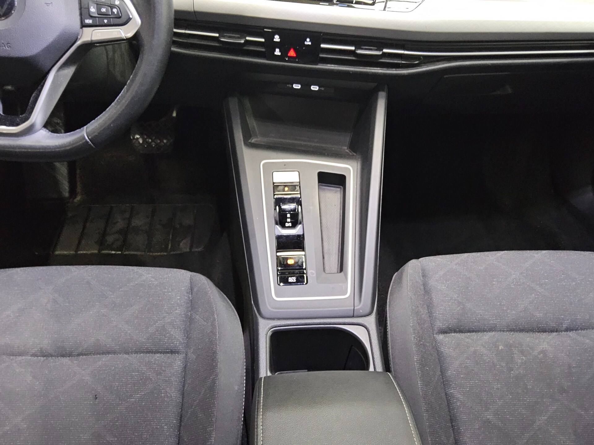 Volkswagen Golf-8 Var. 2.0 TDI Life Navi LED DC ACC 6