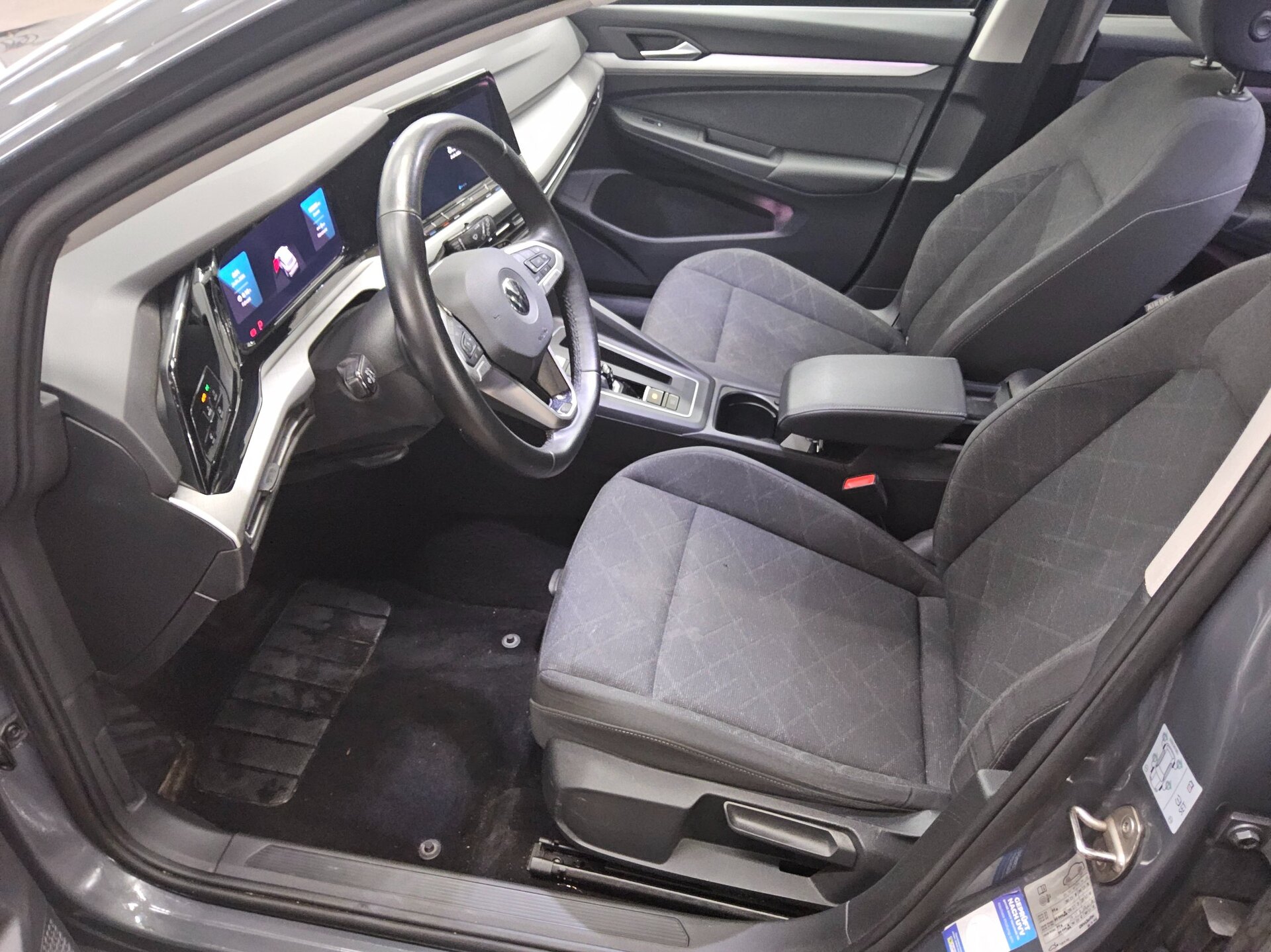 Volkswagen Golf-8 Var. 2.0 TDI Life Navi LED DC ACC 9