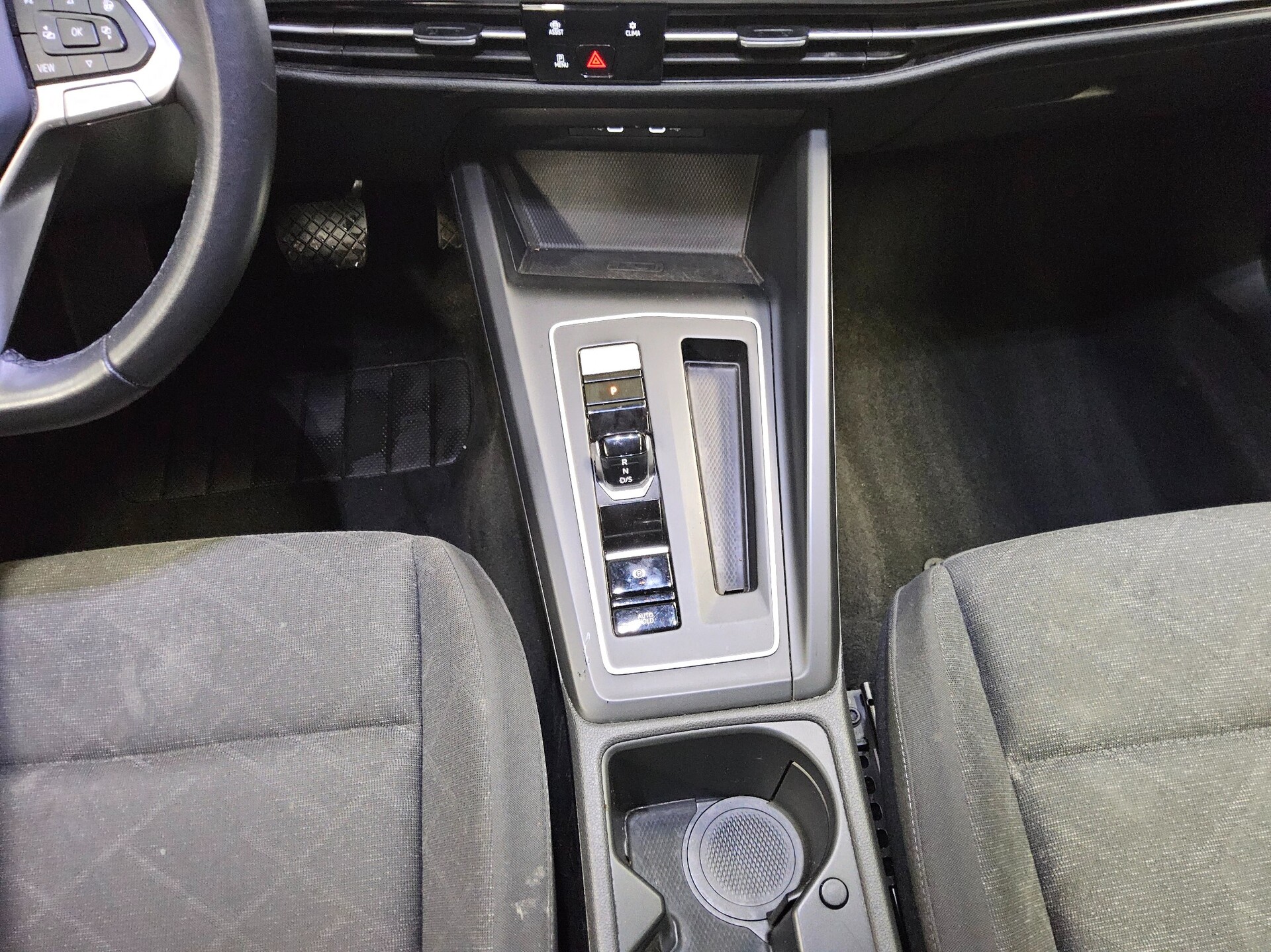 Volkswagen Golf-8 Var. 2.0 TDI Life Navi LED DC ACC RFK 6