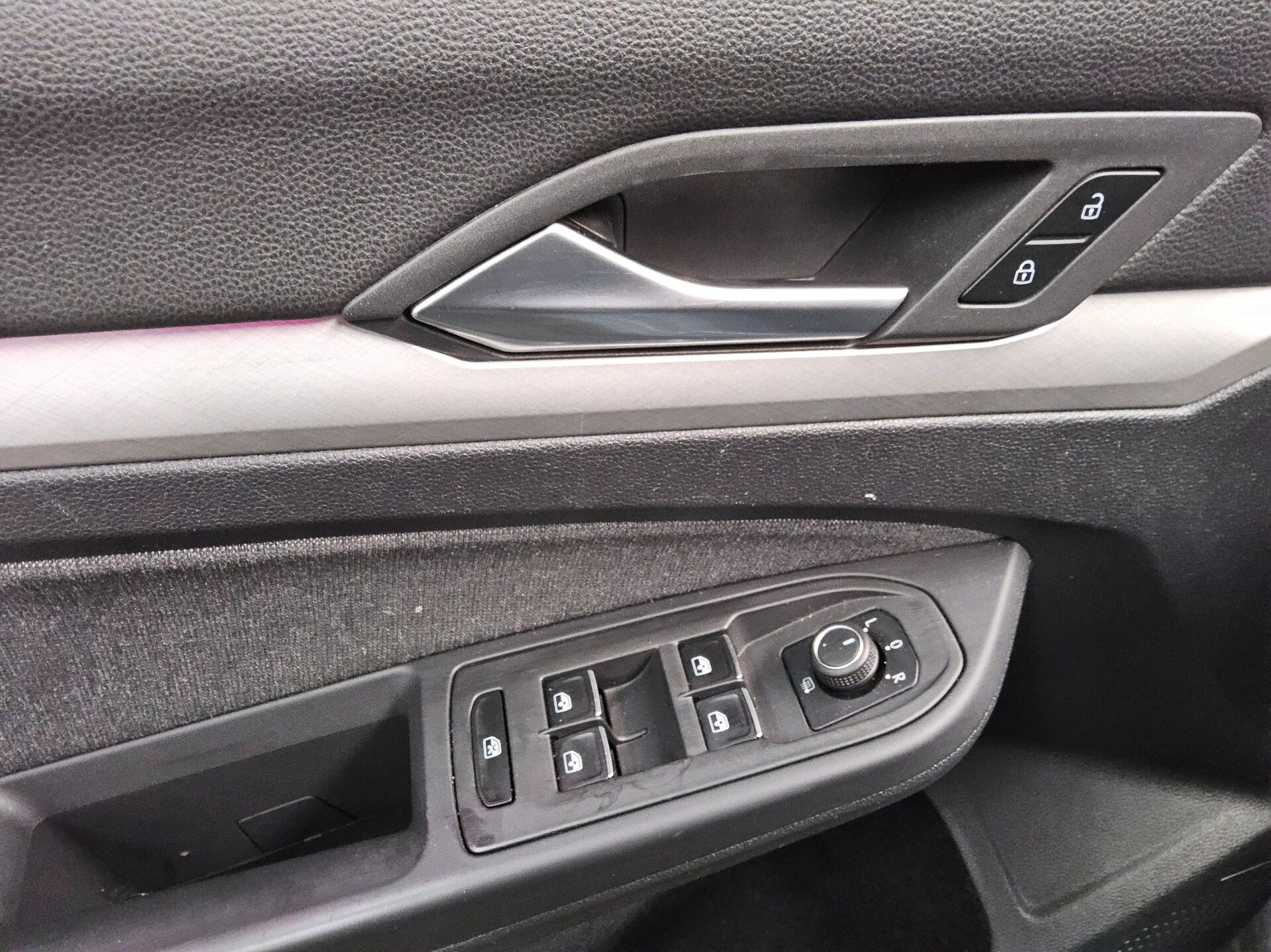 Volkswagen Golf-8 Var. 2.0 TDI Life Navi LED DC ACC RFK 10