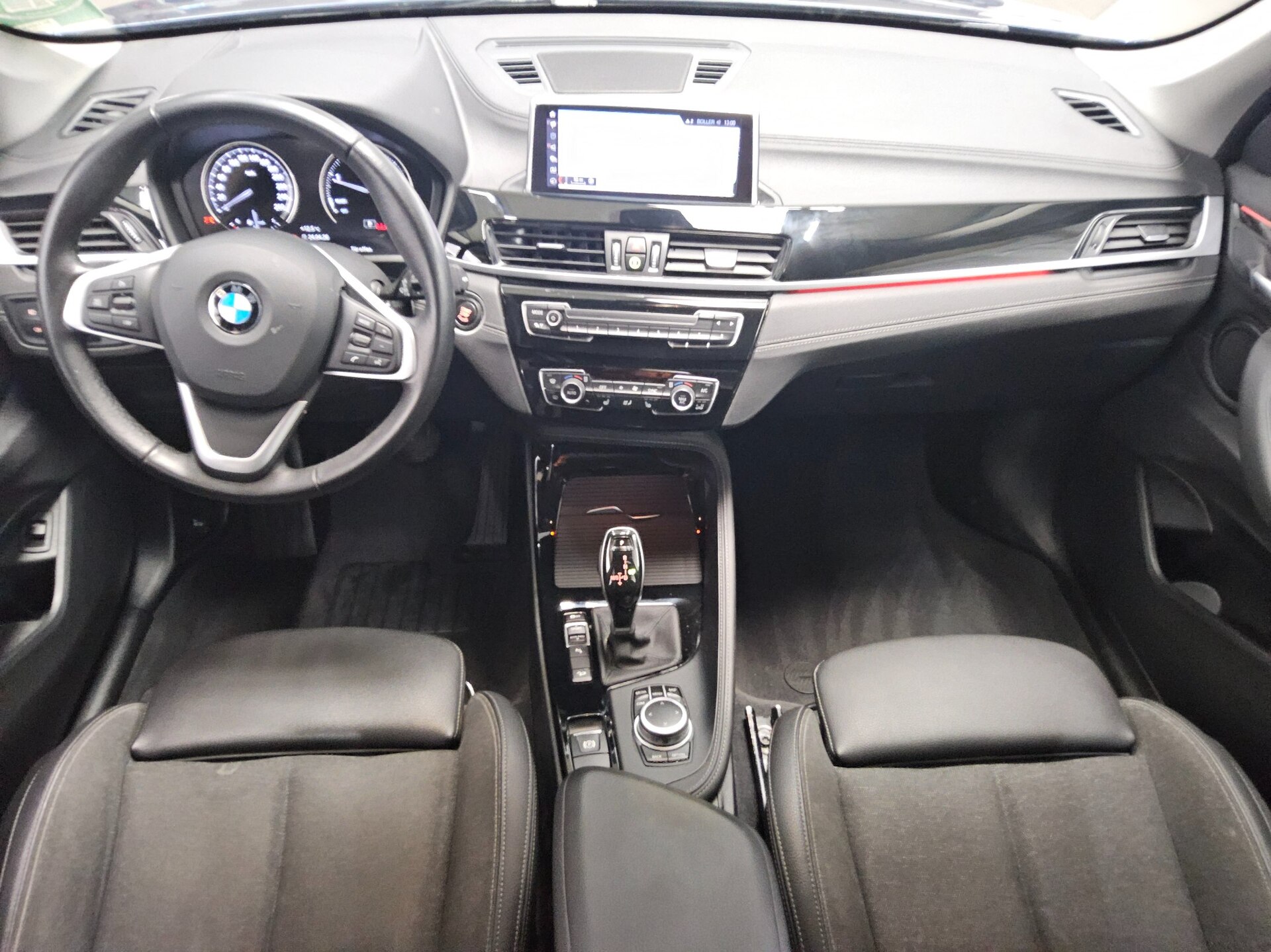 BMW X1 xDrive25d Sport-Line T-Leder Navi LED RFK AHK 5