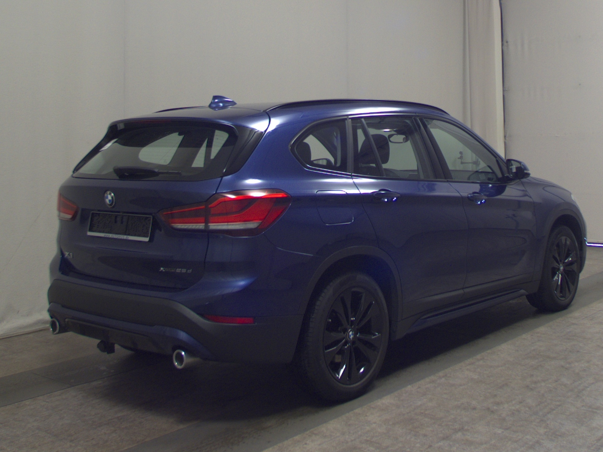 BMW X1 xDrive25d Sport-Line T-Leder Navi LED RFK AHK 4