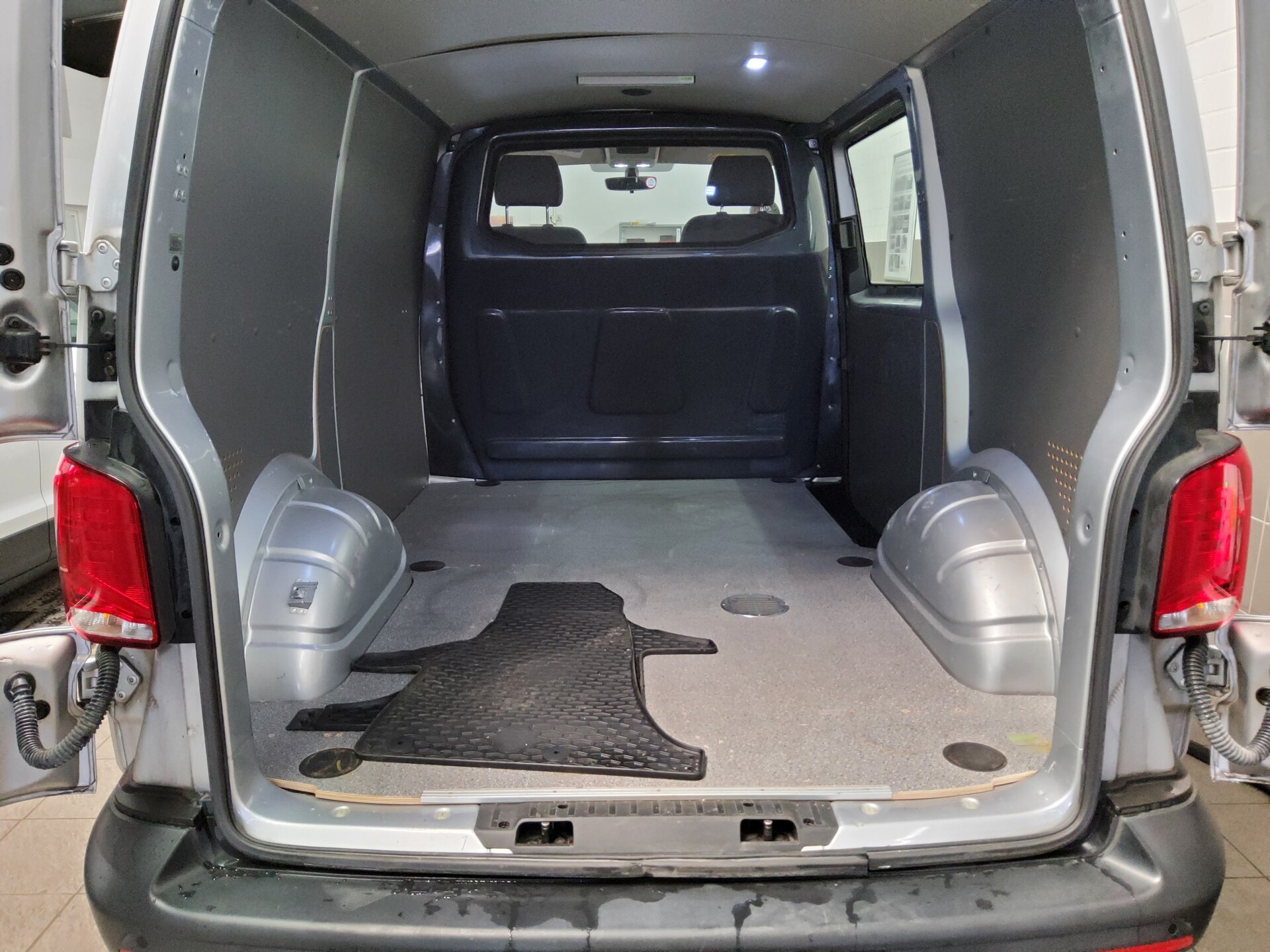 Volkswagen T6.1 Transporter 2.0 TDI L1H1 Navi LED PDC SHZ 11