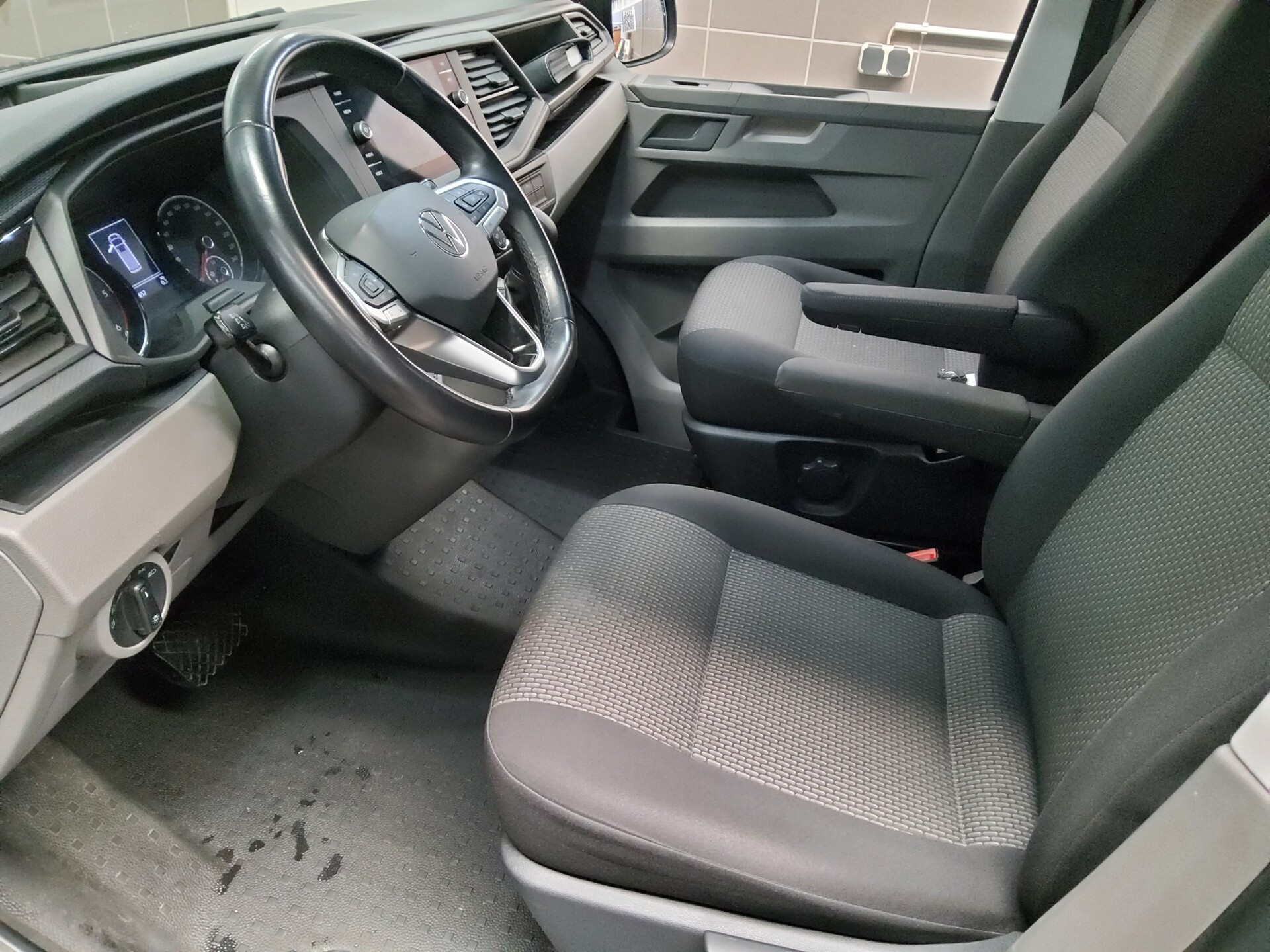 Volkswagen T6.1 Transporter 2.0 TDI L1H1 Navi LED PDC SHZ 8