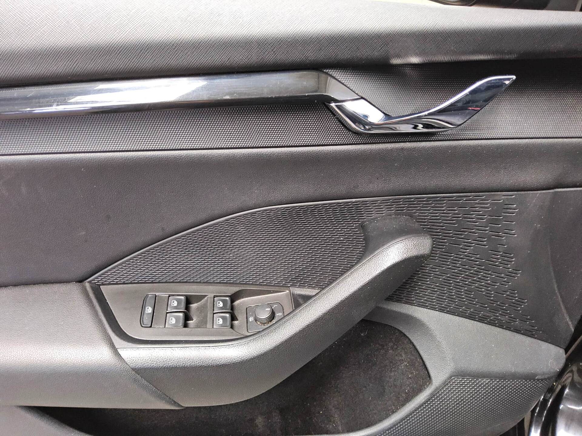 Skoda Octavia Kombi 2.0 TDI Ambition Tempomat LED AHK 9