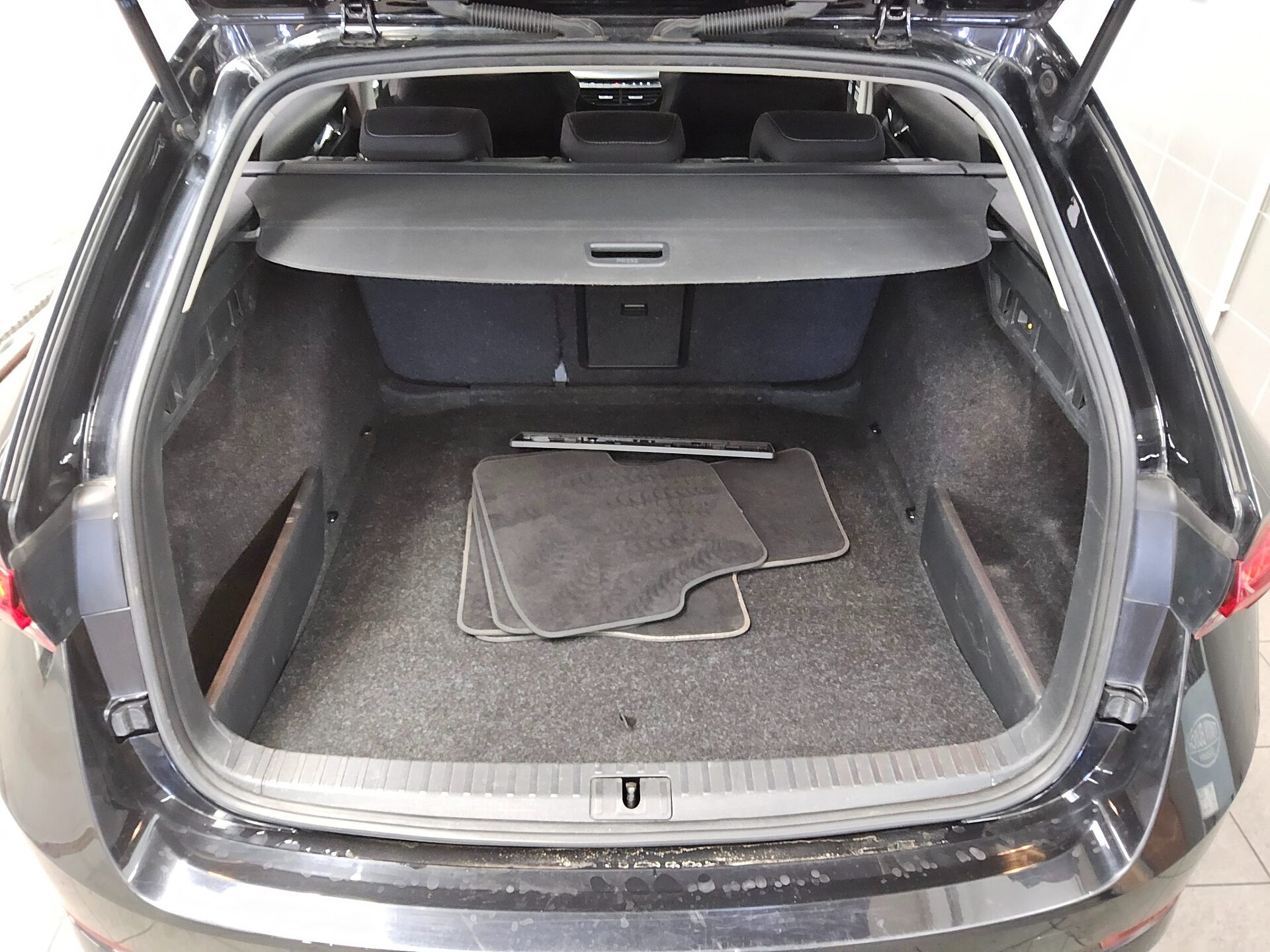 Skoda Octavia Kombi 2.0 TDI Ambition Tempomat LED AHK 11
