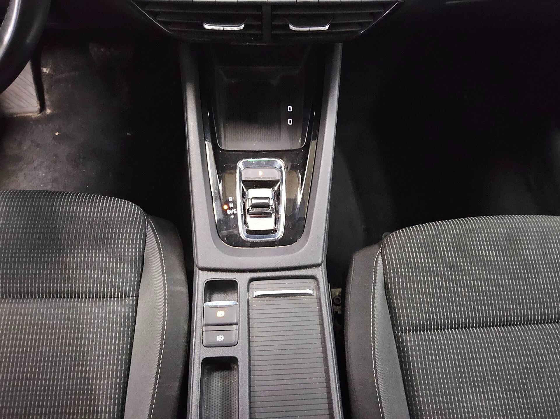 Skoda Octavia Kombi 2.0 TDI Ambition Tempomat LED AHK 6