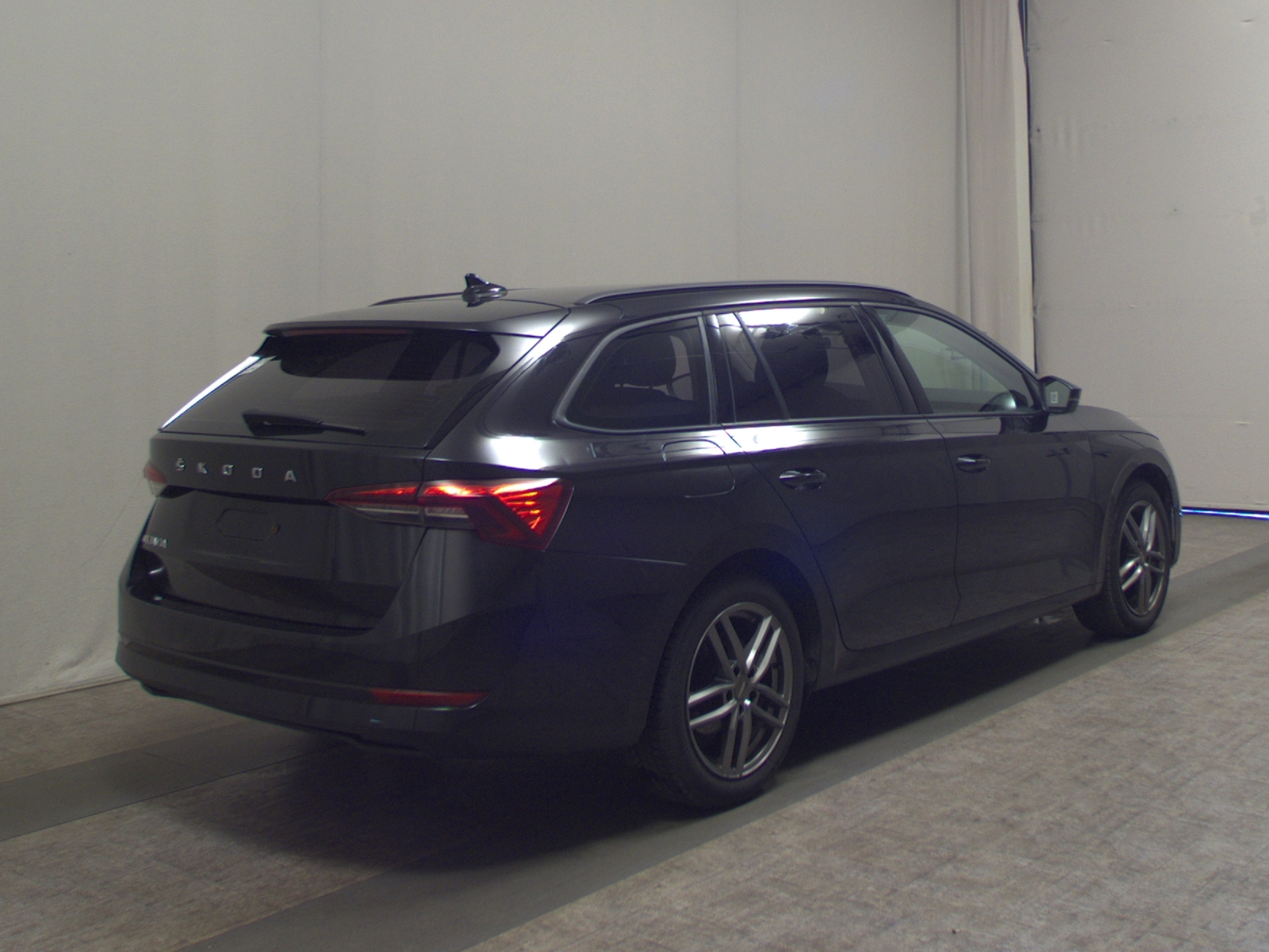 Skoda Octavia Kombi 2.0 TDI Ambition Tempomat LED AHK 4