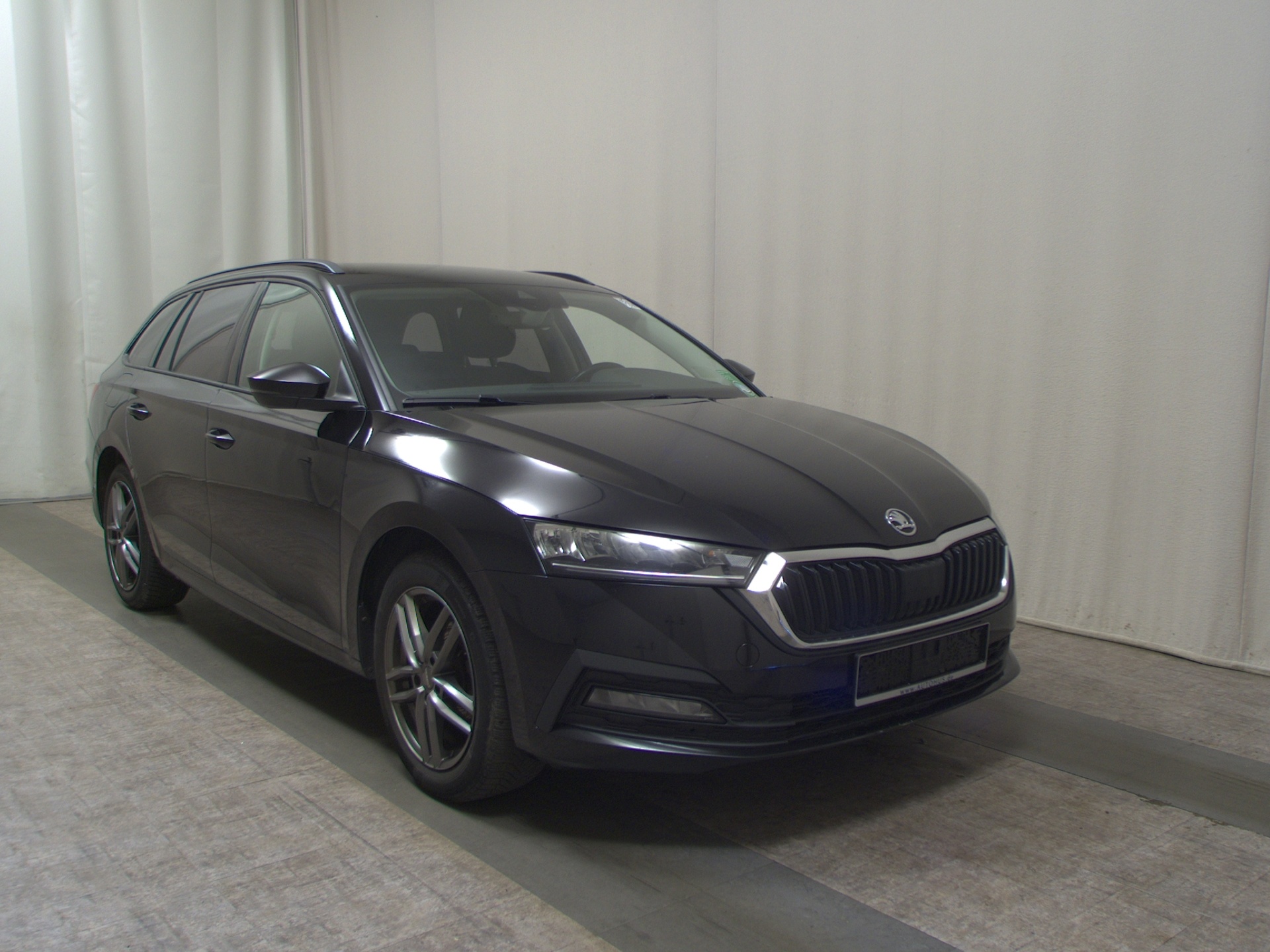 Skoda Octavia Kombi 2.0 TDI Ambition Tempomat LED AHK 3