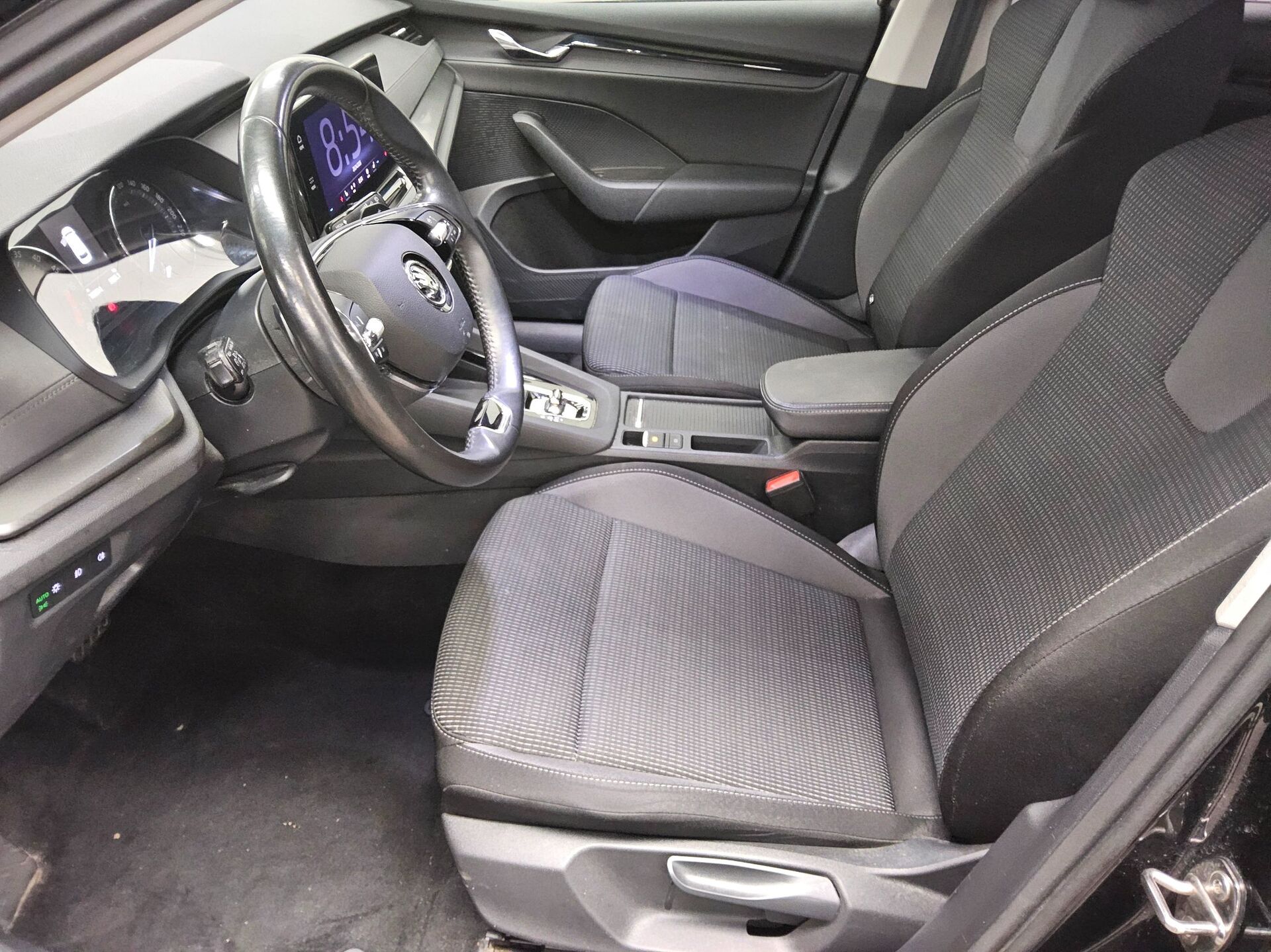 Skoda Octavia Kombi 2.0 TDI Ambition Tempomat LED AHK 8