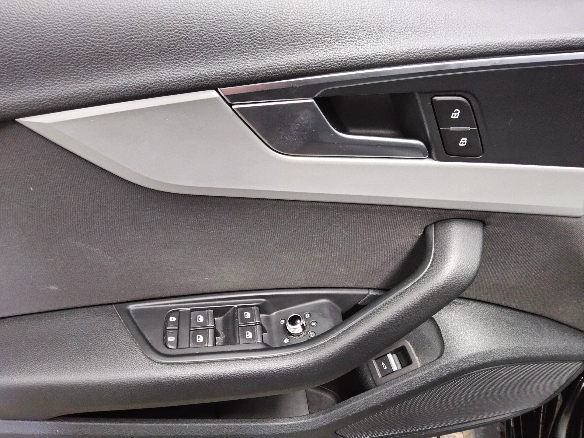 Audi A4 Avant 40 TDI advanced Navi LED RfK AHK ACC 9