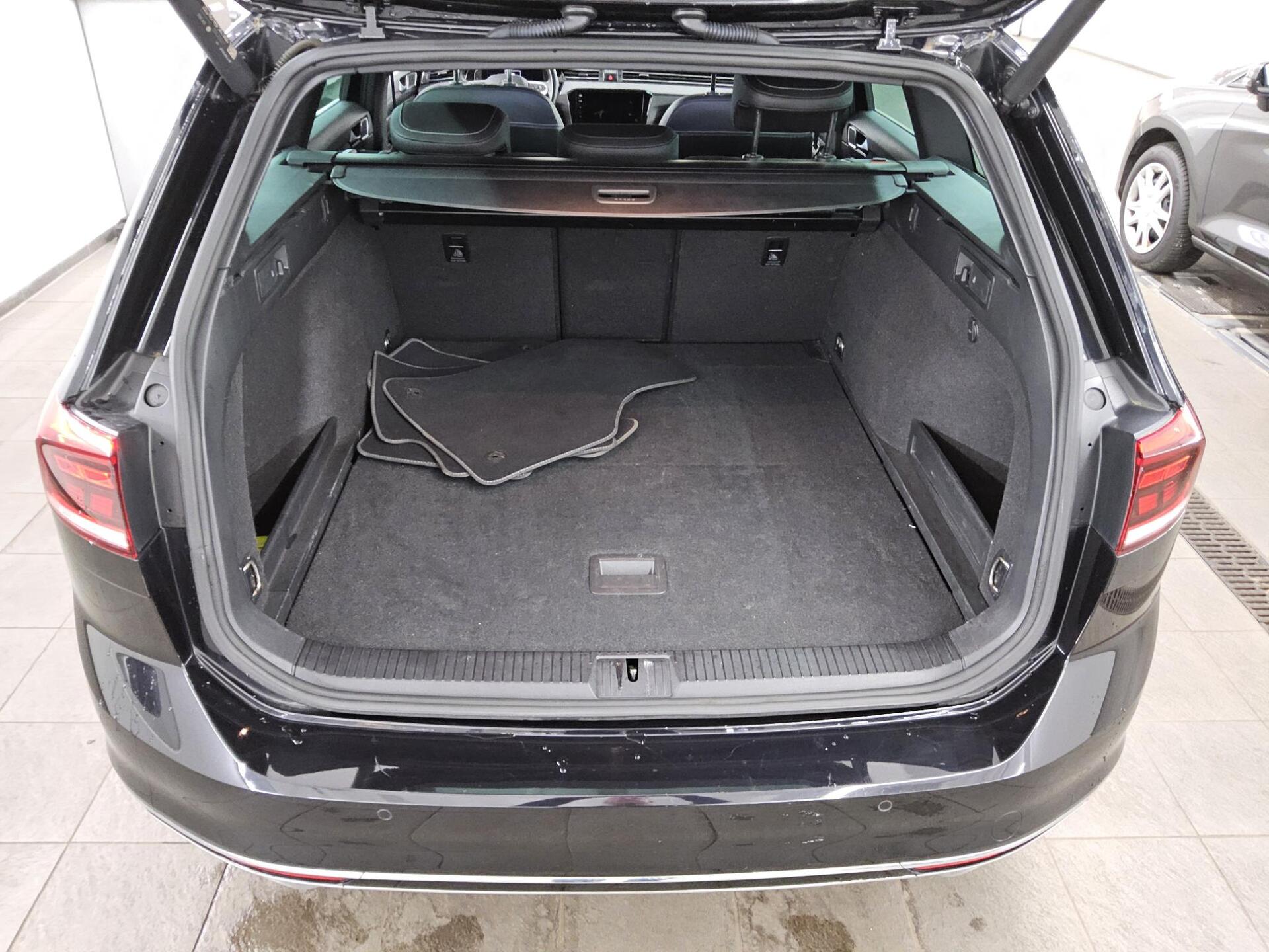 Volkswagen Passat Var. 2.0 TDI R-Line Navi AID LED 13