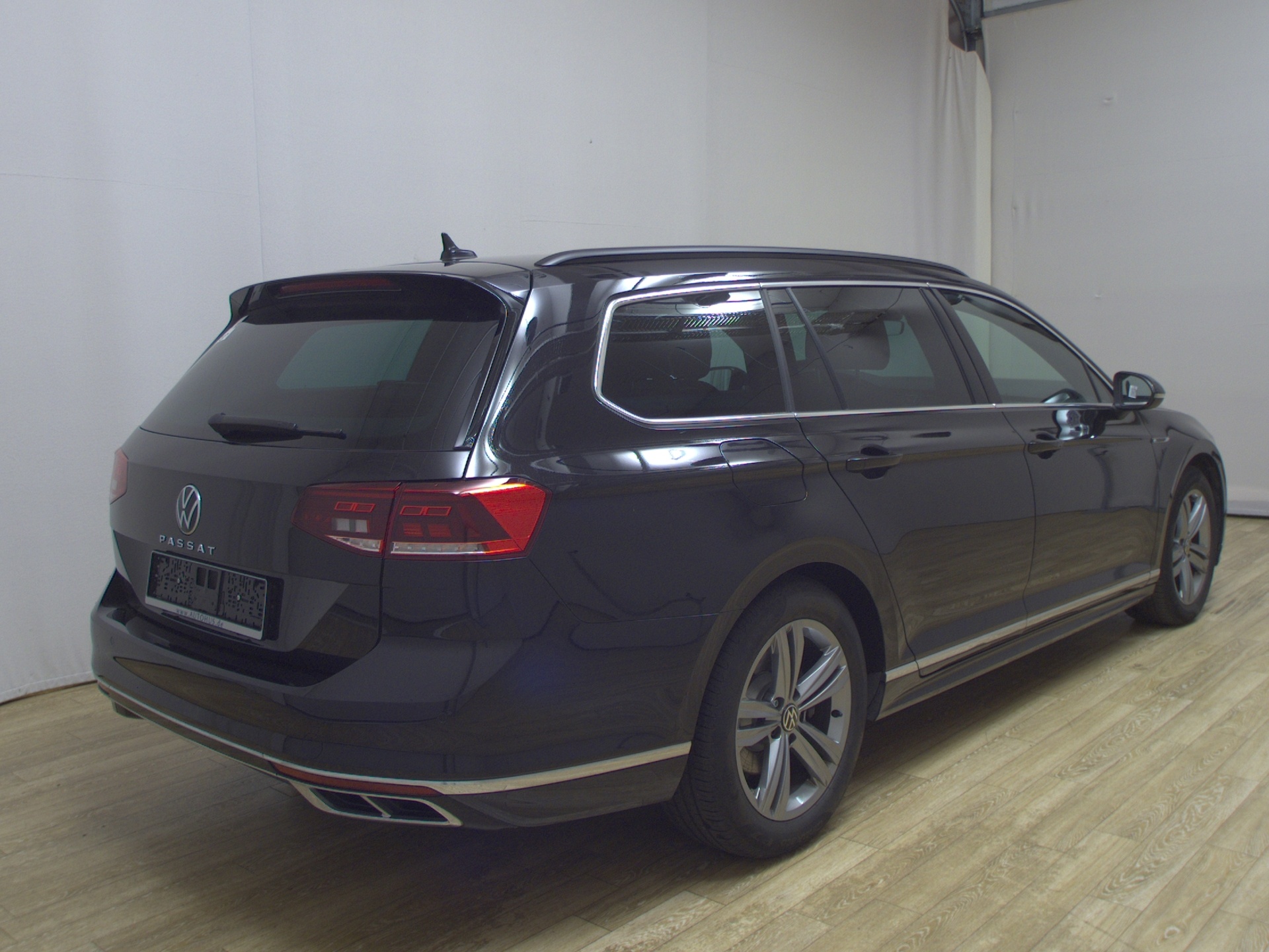 Volkswagen Passat Var. 2.0 TDI R-Line Navi AID LED 4