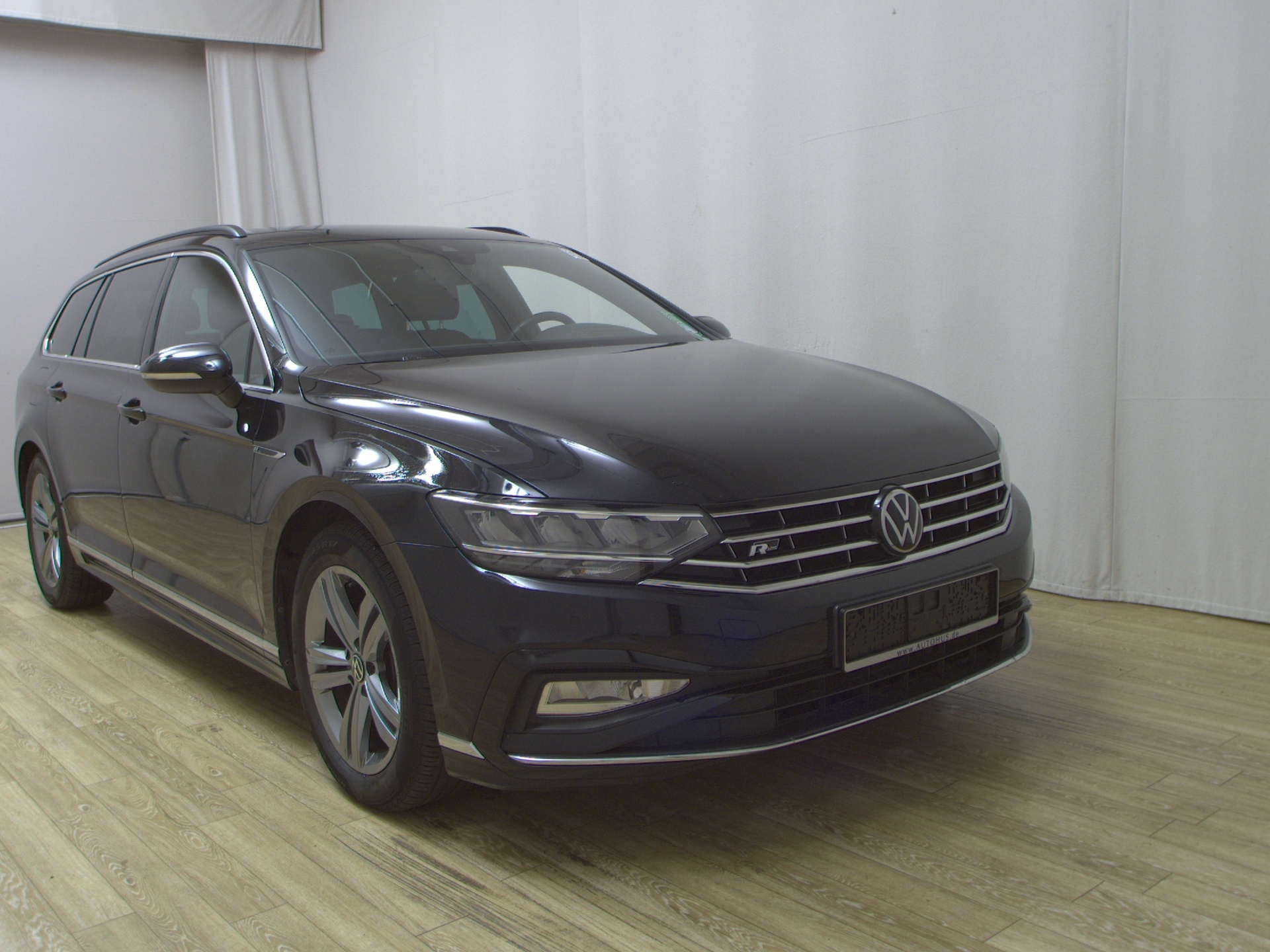 Volkswagen Passat Var. 2.0 TDI R-Line Navi AID LED 3