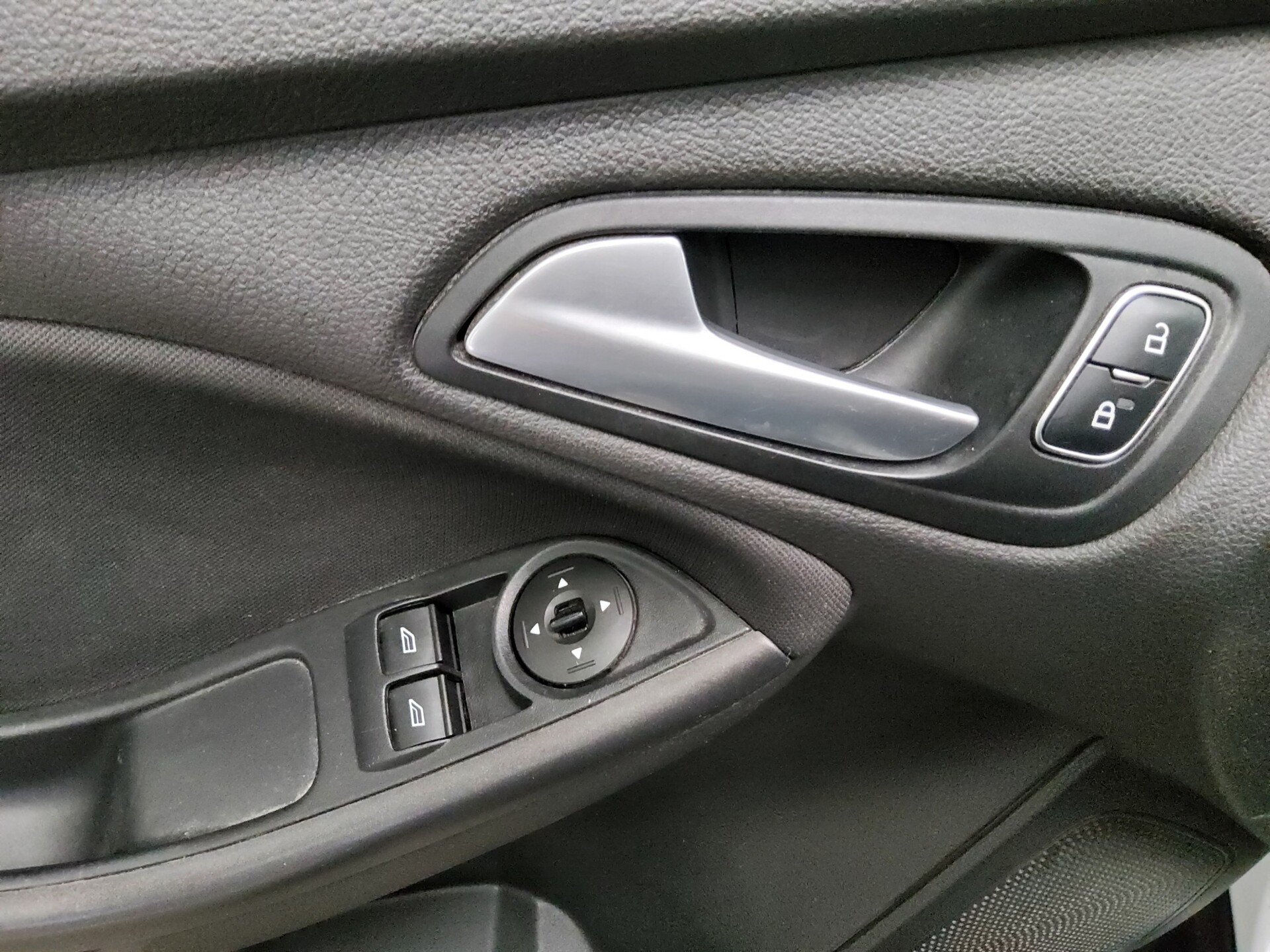 Ford Focus Turnier 1.5 TDCi Trend Shz AHK CD BT 9