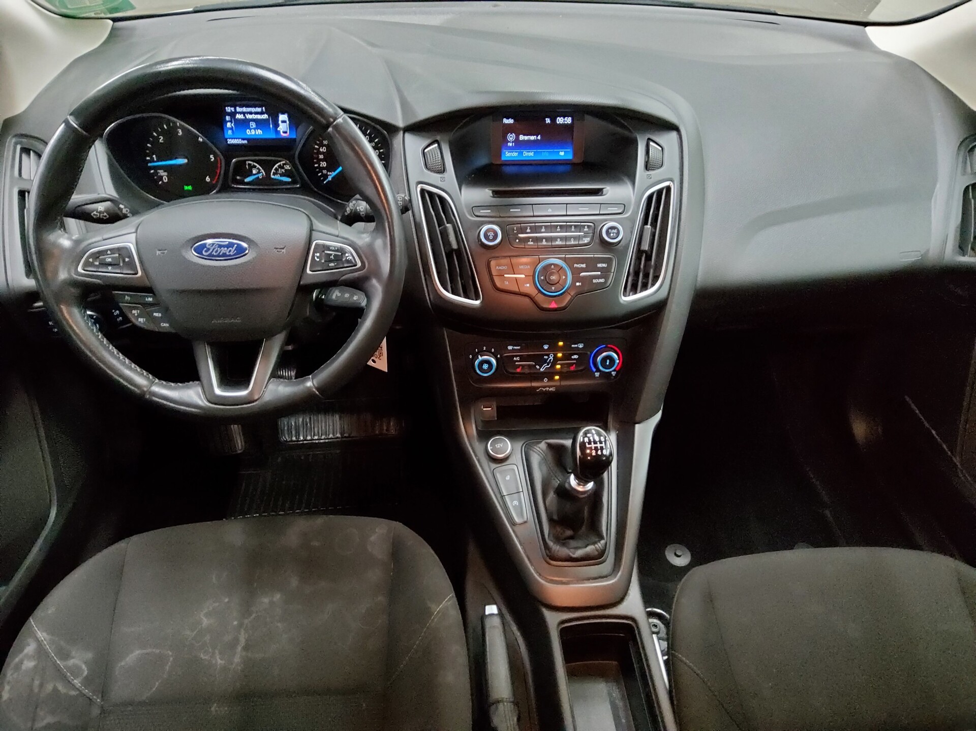 Ford Focus Turnier 1.5 TDCi Trend Shz AHK CD BT 5