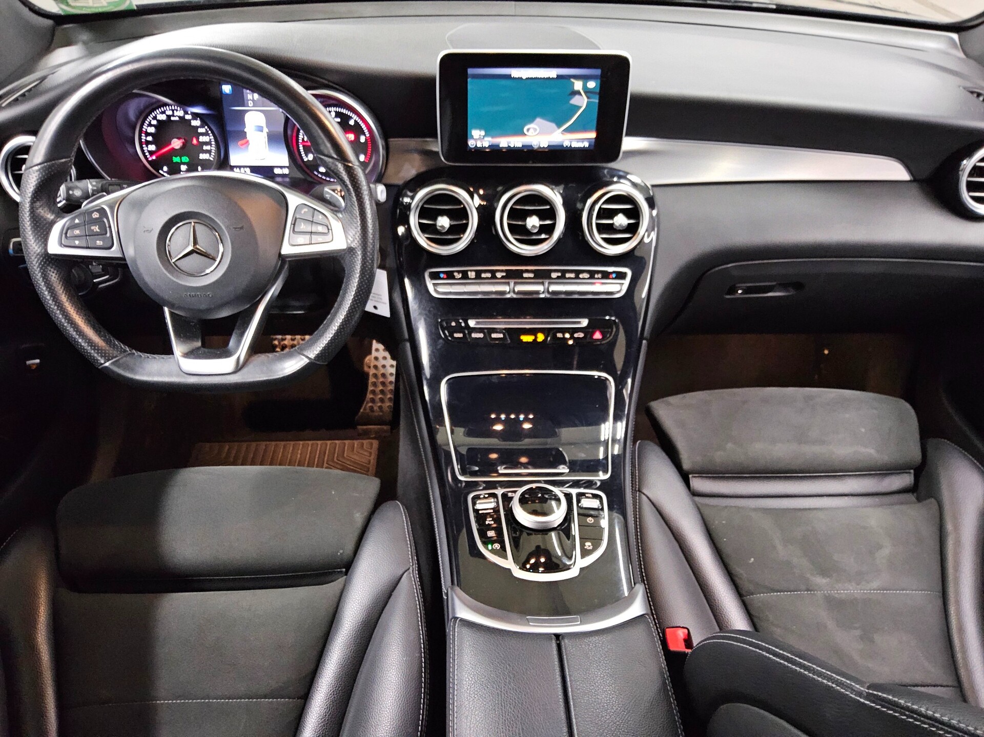 Mercedes-Benz GLC 220 d 4M AMG-Line Navi LED RfK Ambiente Shz 5